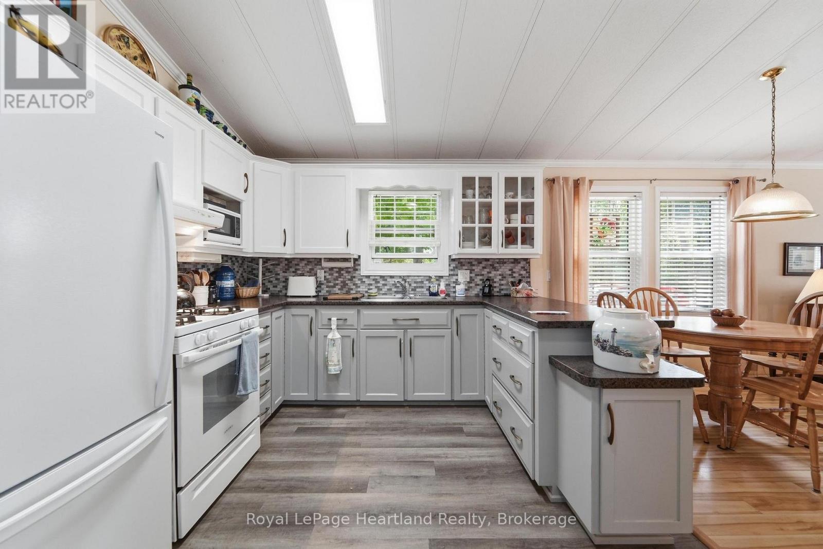 28 IROQUOIS LANE - Image 6