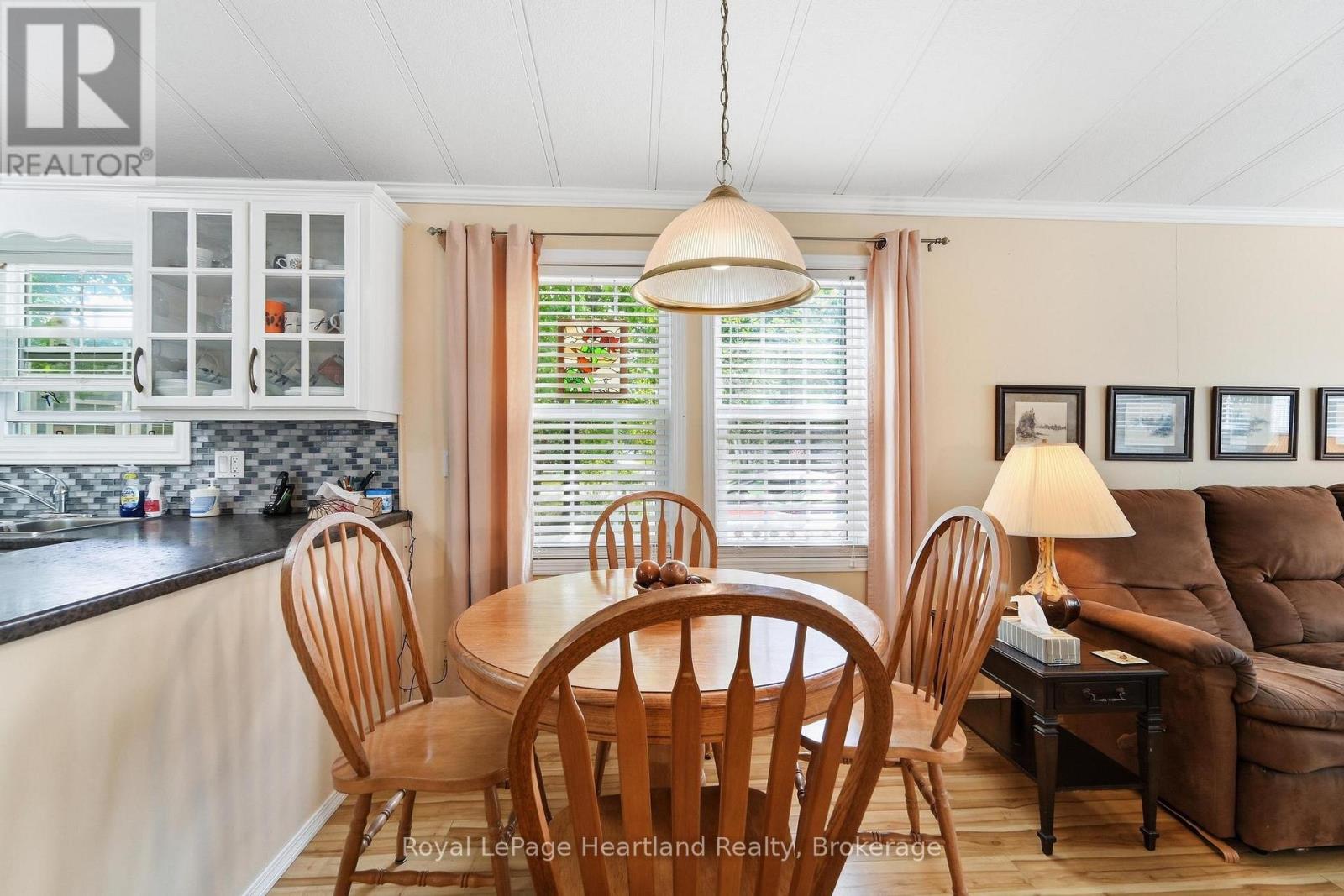 28 IROQUOIS LANE - 9