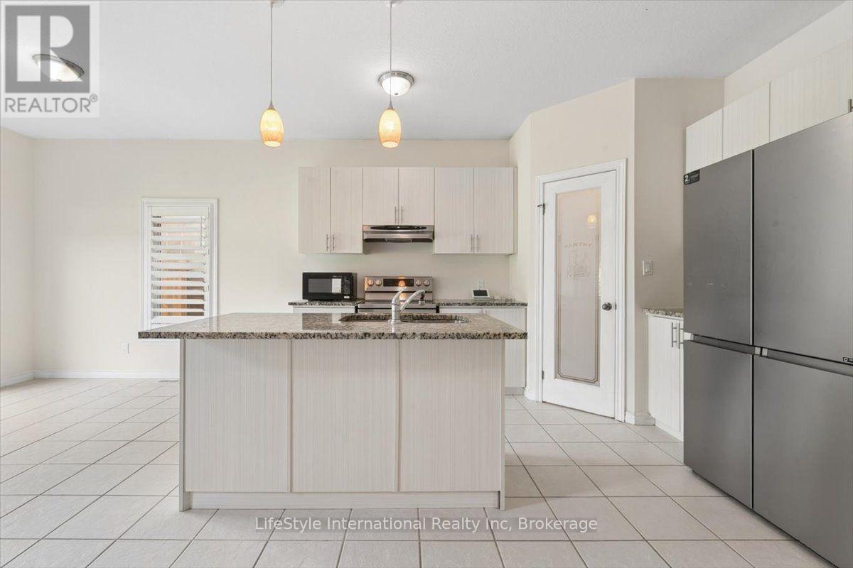 242 MOORLANDS CRESCENT S - Image 13