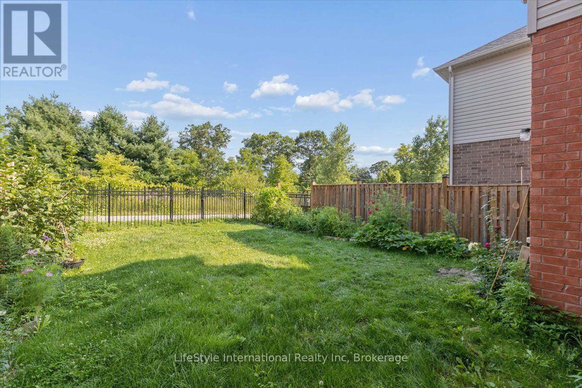 242 MOORLANDS CRESCENT S - 31