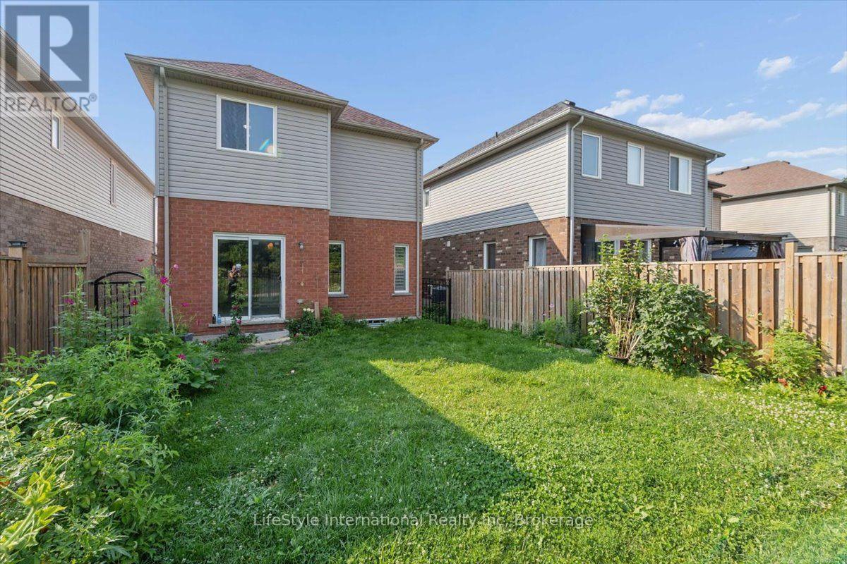 242 MOORLANDS CRESCENT S - 33