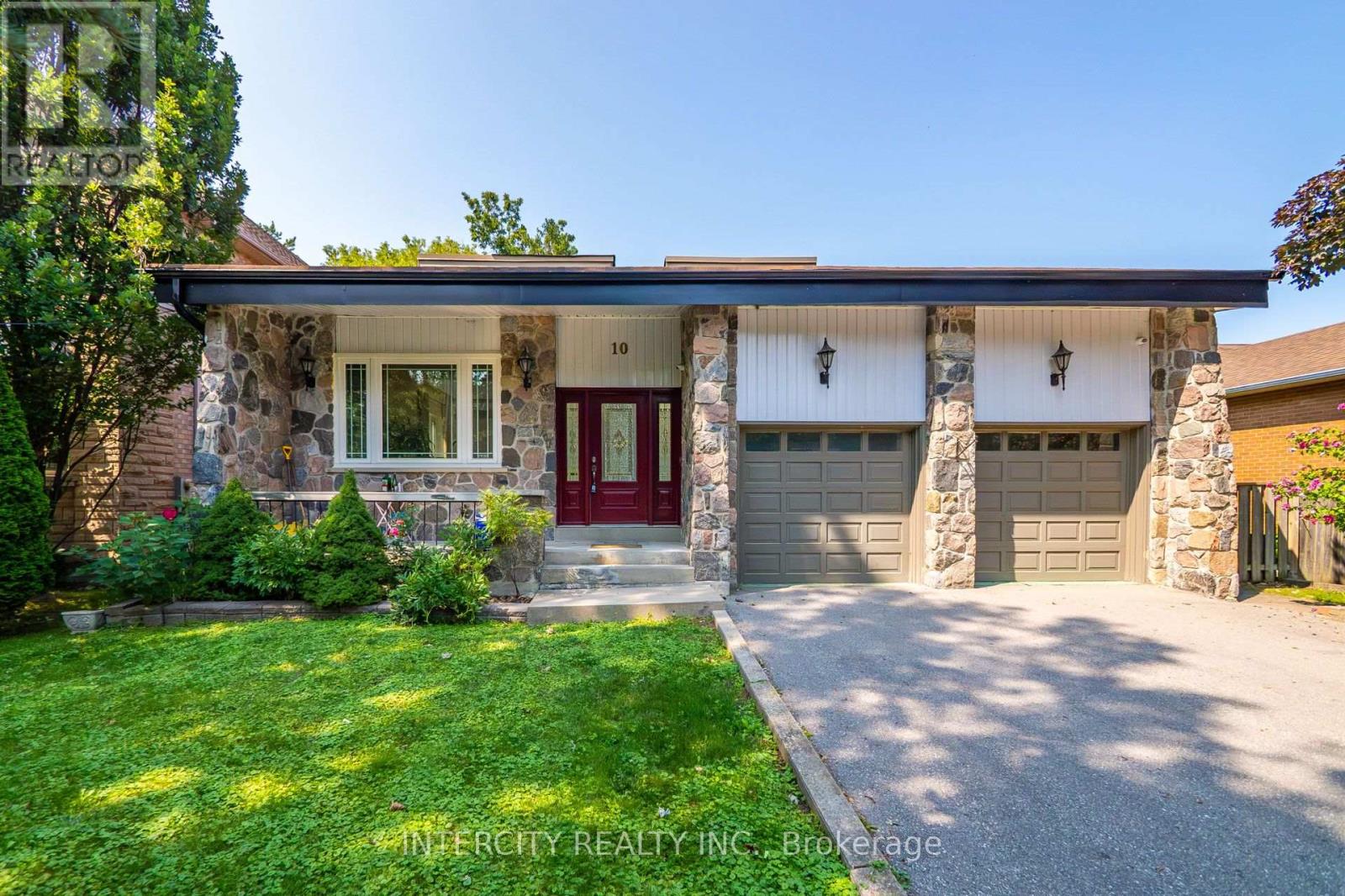 10 EAST DRIVE E - 2