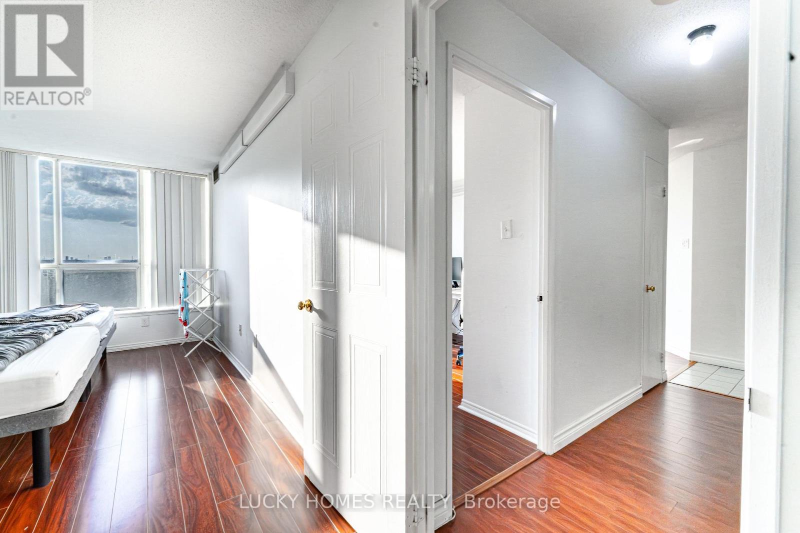 #915 430 MCLEVIN AVENUE NW - Image 18