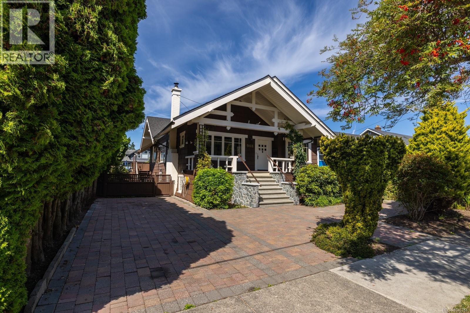  908 Cowichan Street, Victoria