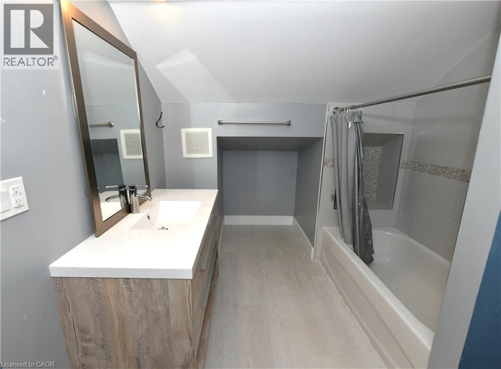 10 MEDA Street - 25