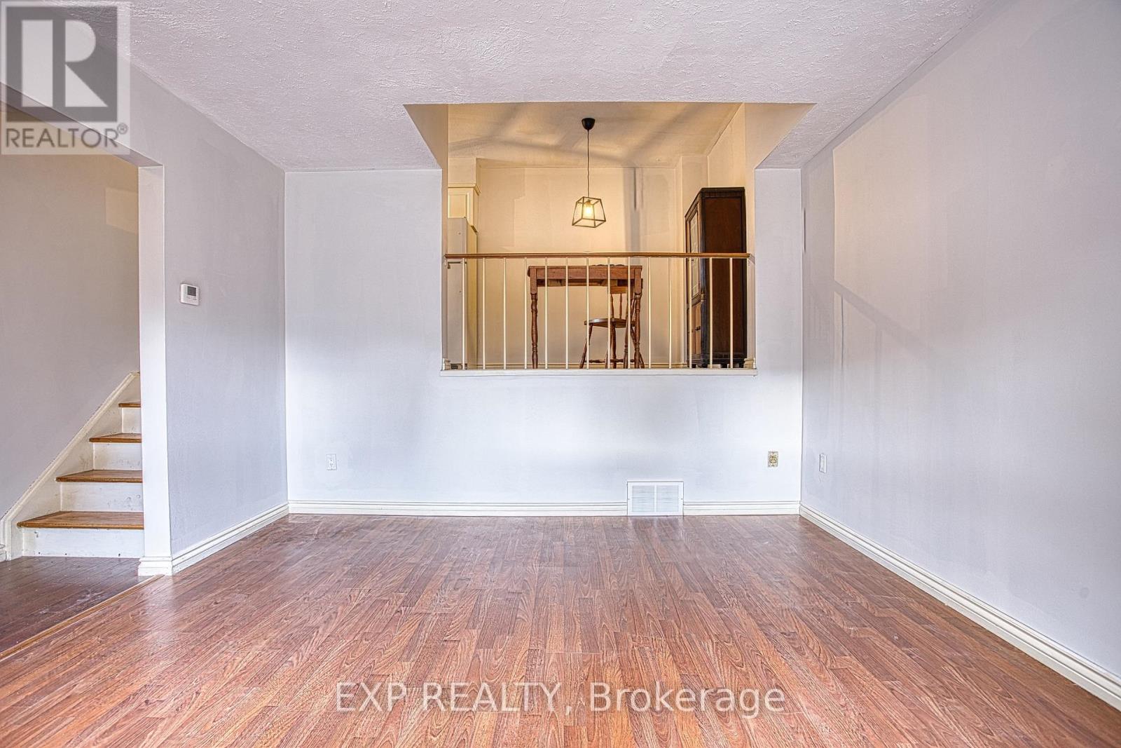 #404 7 VIKING COURT - 8