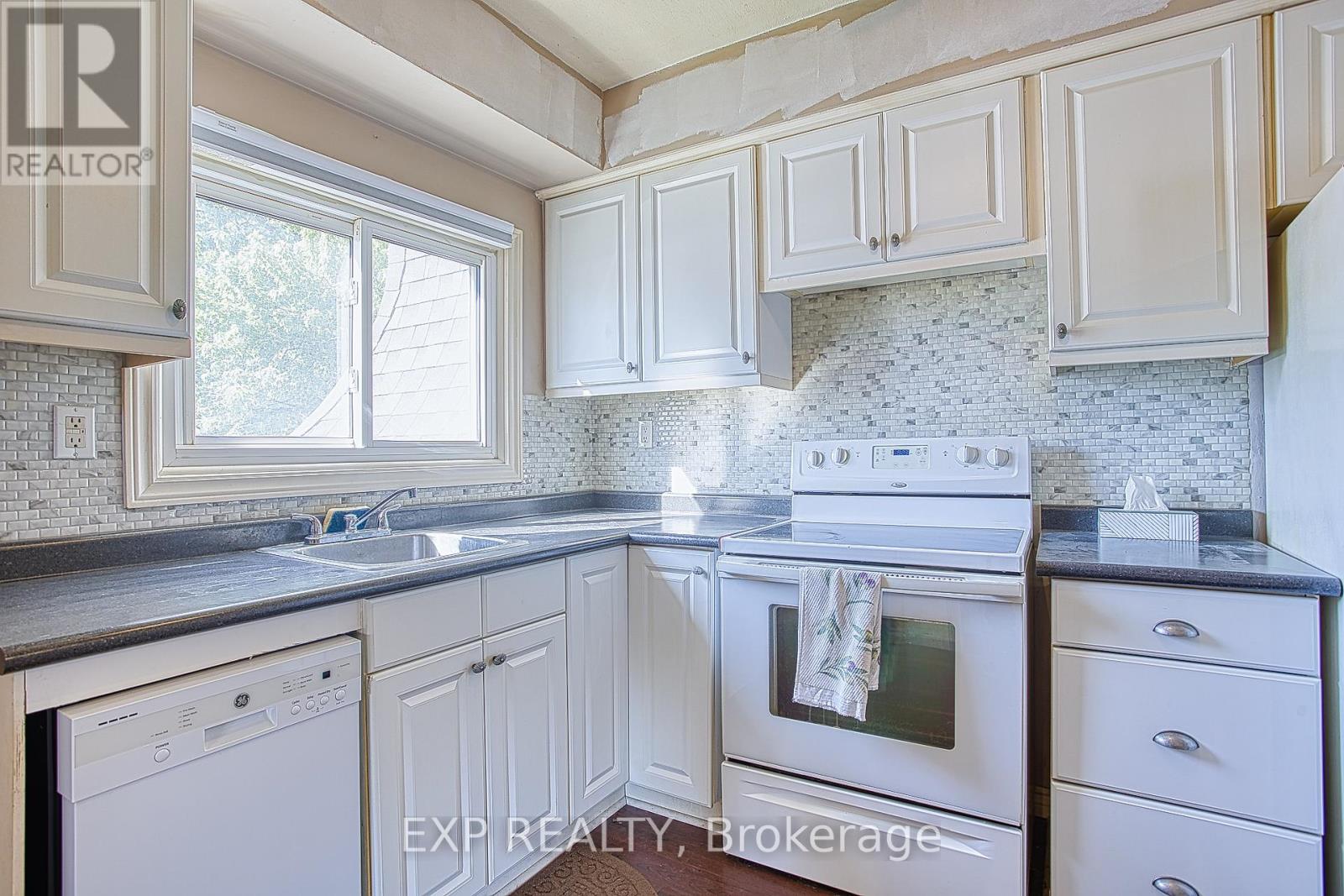 #404 7 VIKING COURT - 9
