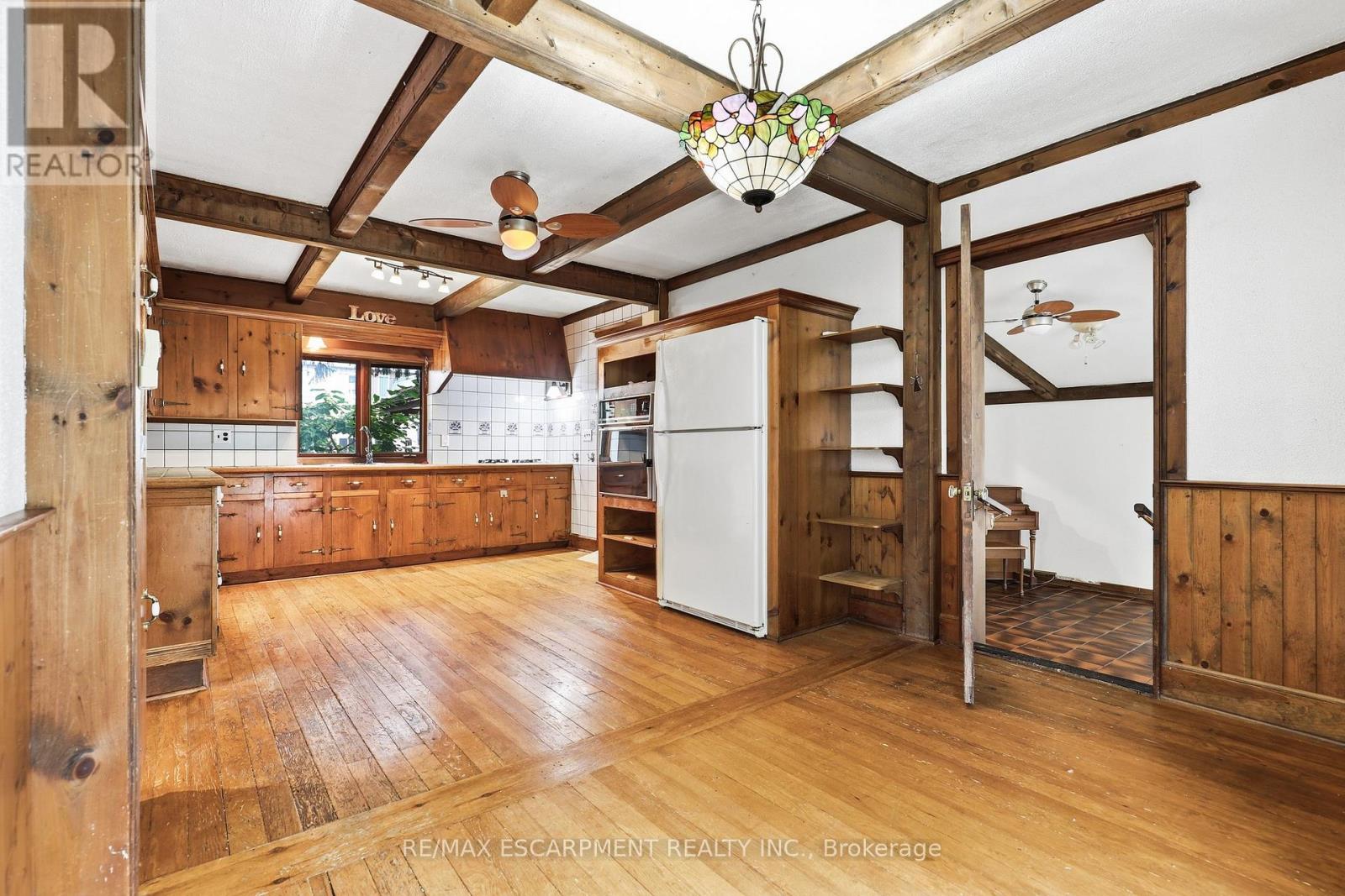 142 GRIFFIN STREET S - Image 9