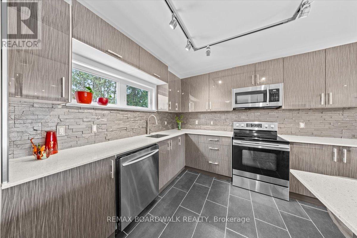 3 Bed, 3 Bath House for Sale in Ottawa – 154 DUFORD STREET, Ottawa – MLS# X13673724 - Image 7