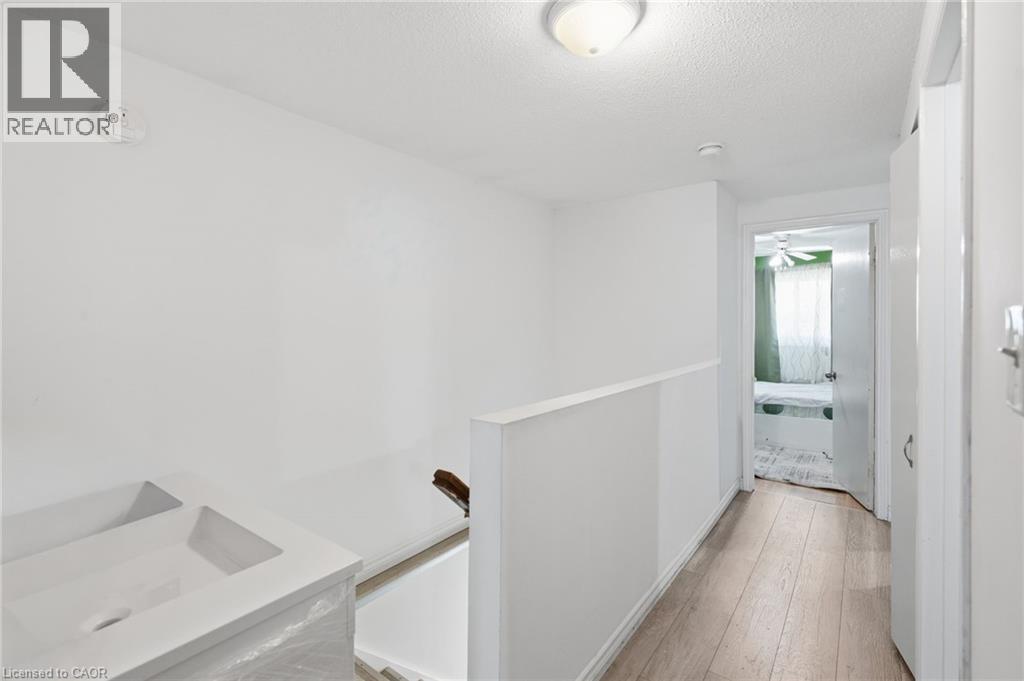 126 DINISON Crescent - Image 16