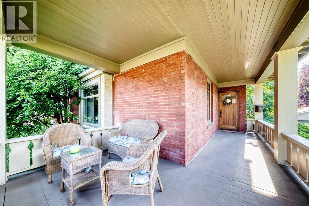 1925 10 Street Southwest