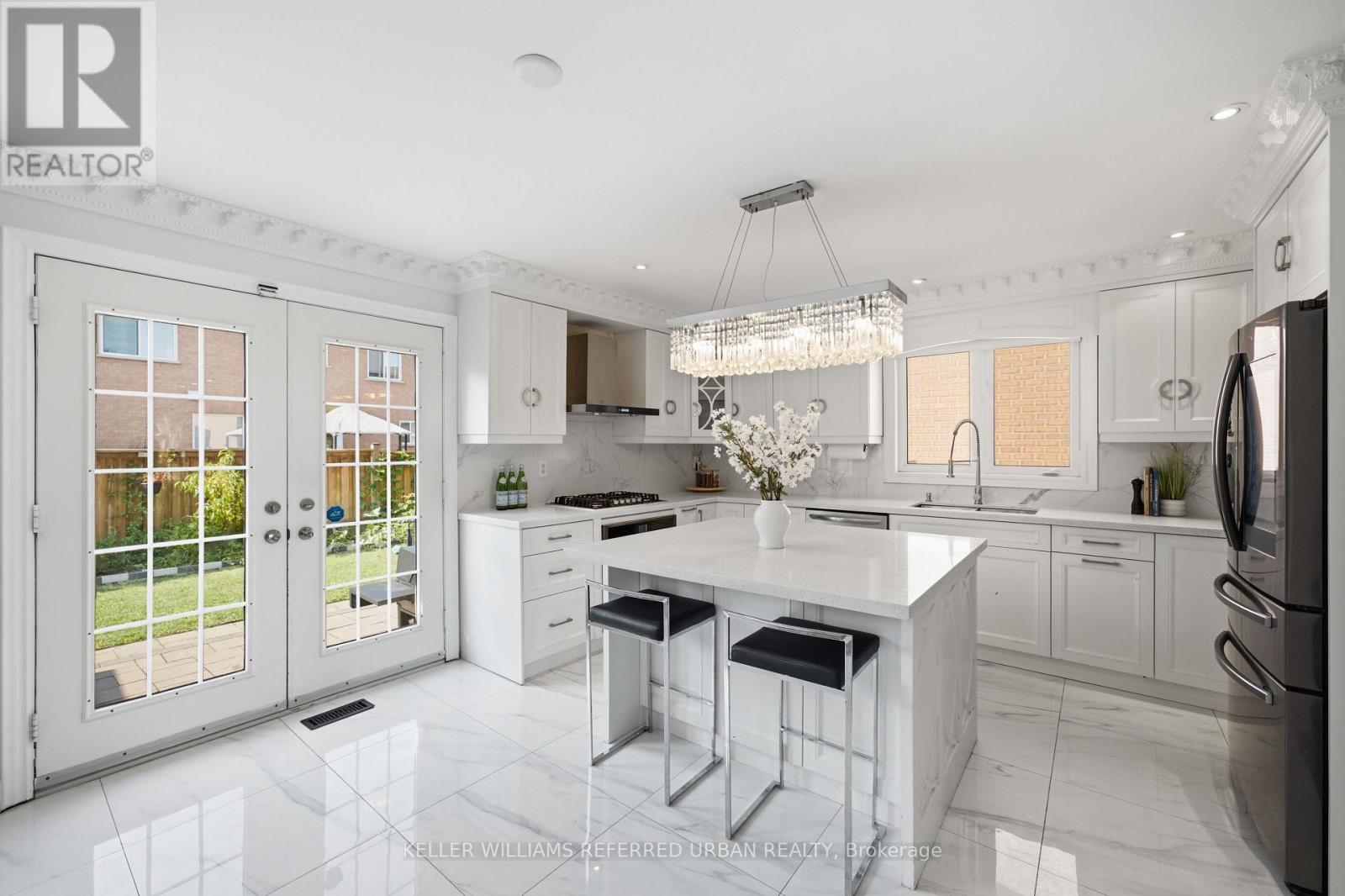24 BRADBURY CRESCENT - 5