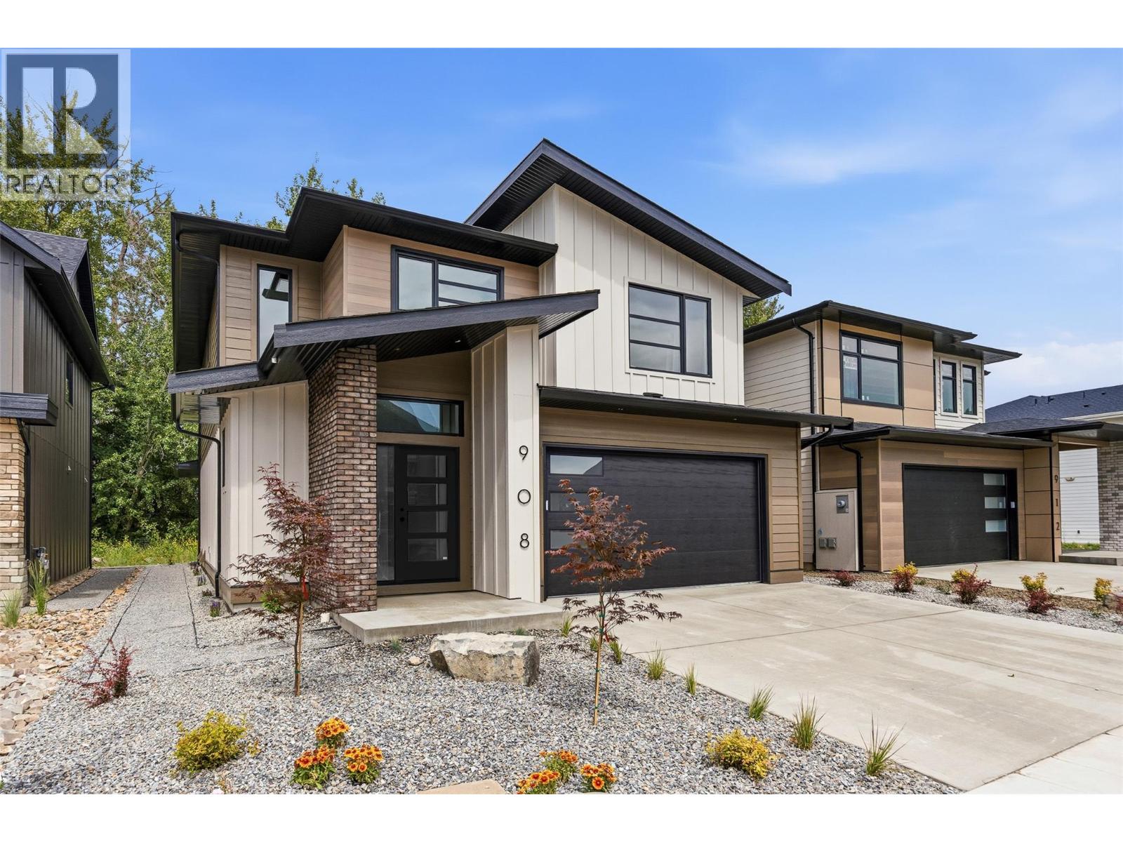 908 Bull Crescent - 3