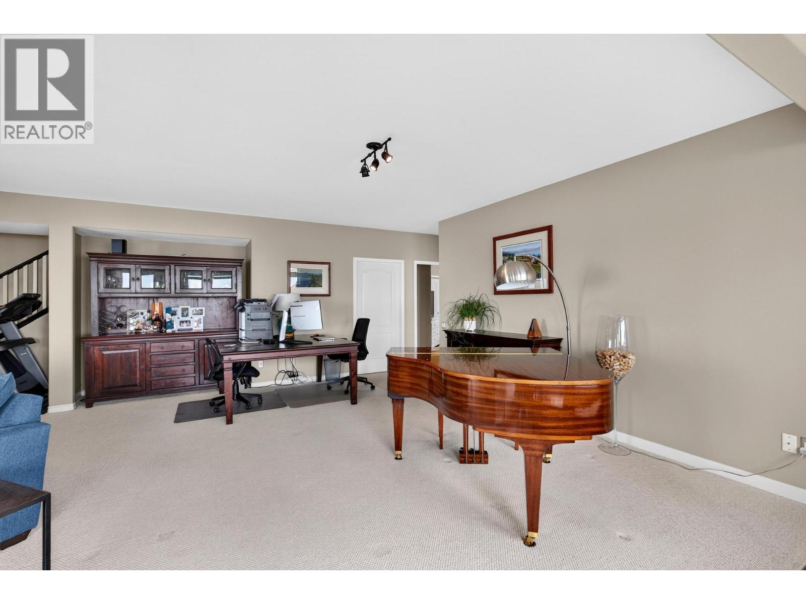 #3 2213 Waddington Court - 30