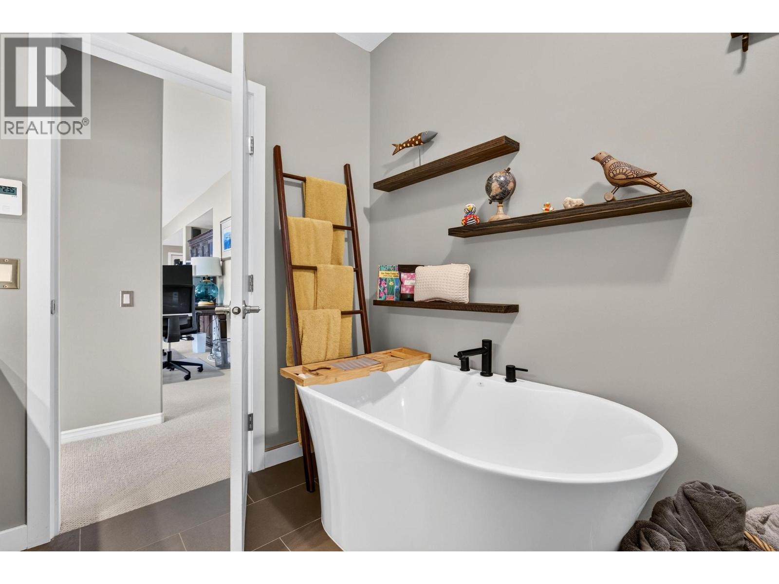 3 2213 Waddington Court, Kelowna