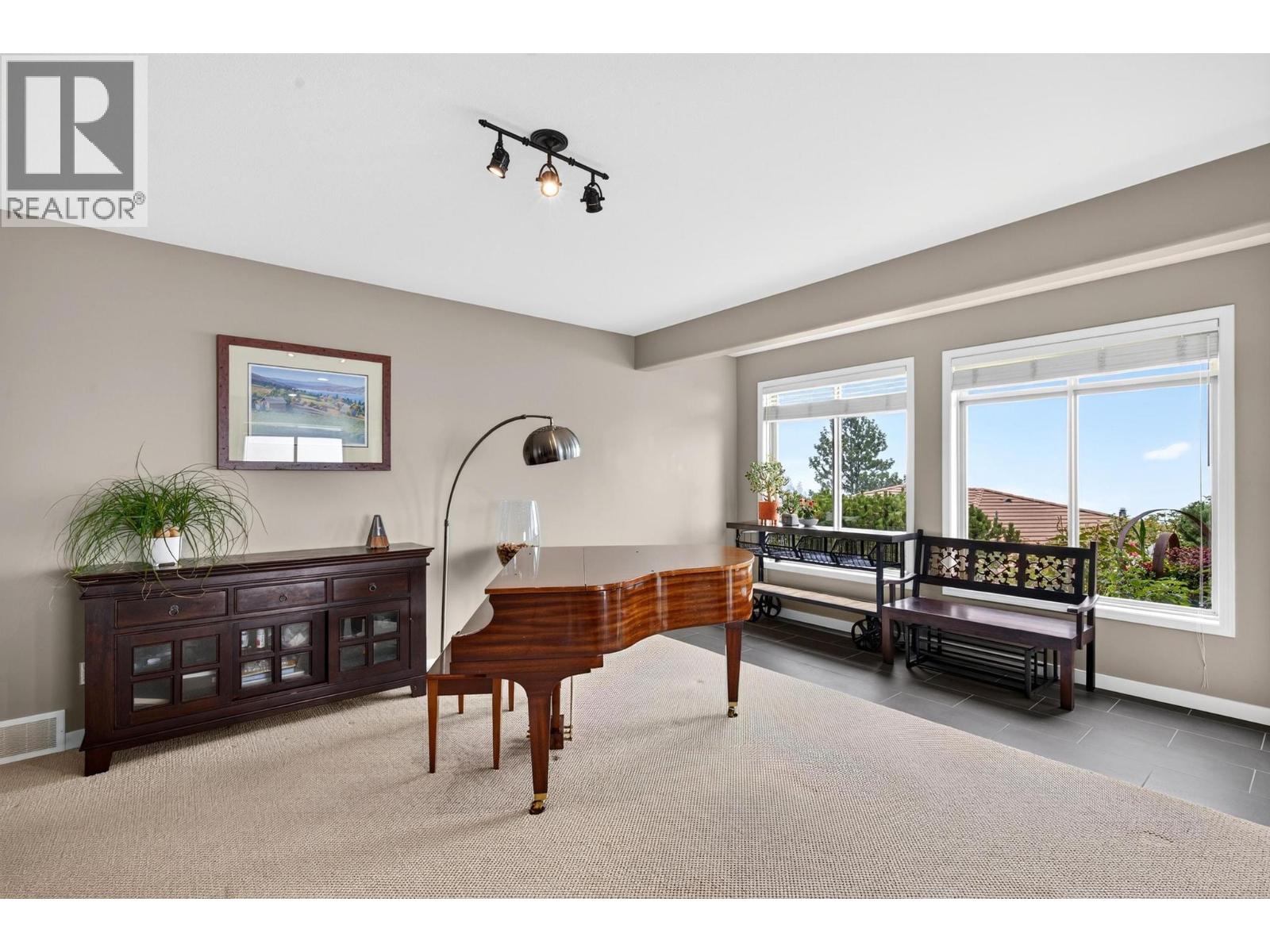 #3 2213 Waddington Court - 29