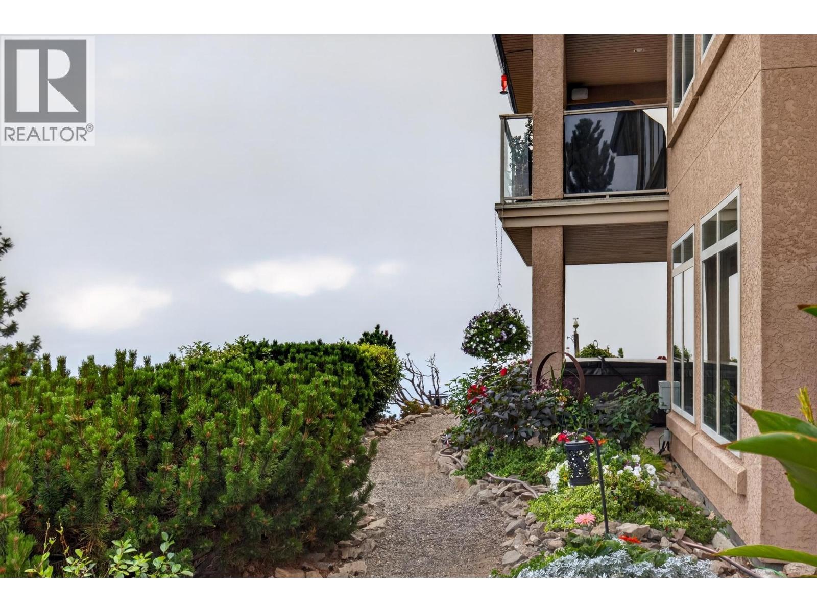 #3 2213 Waddington Court - 45