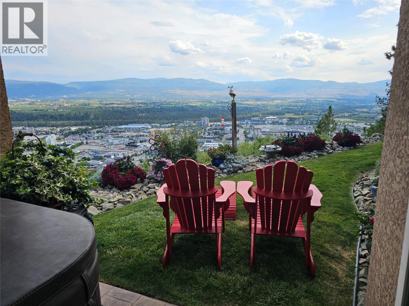 #3 2213 Waddington Court - 38