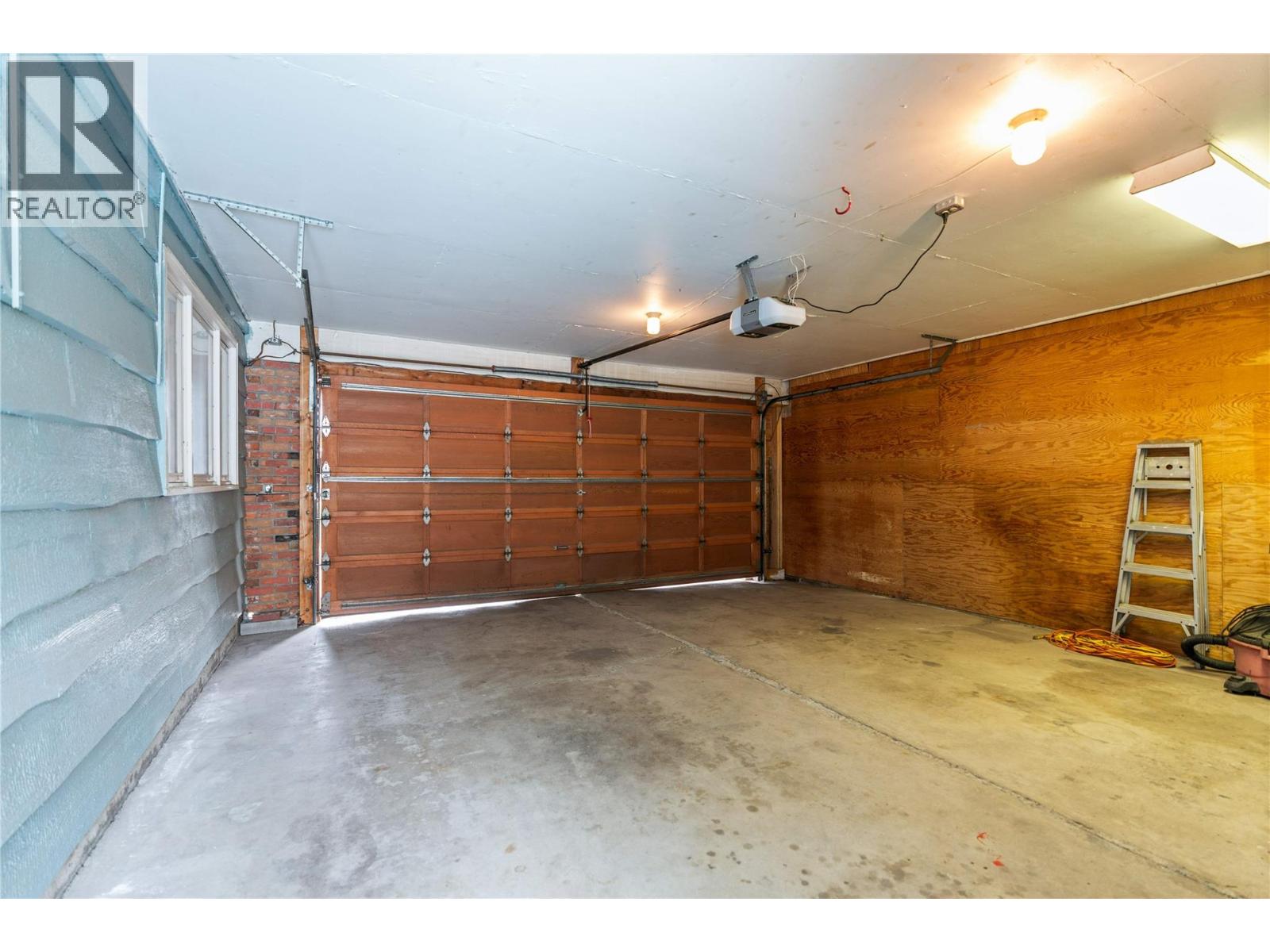 2203 23 Avenue - 10