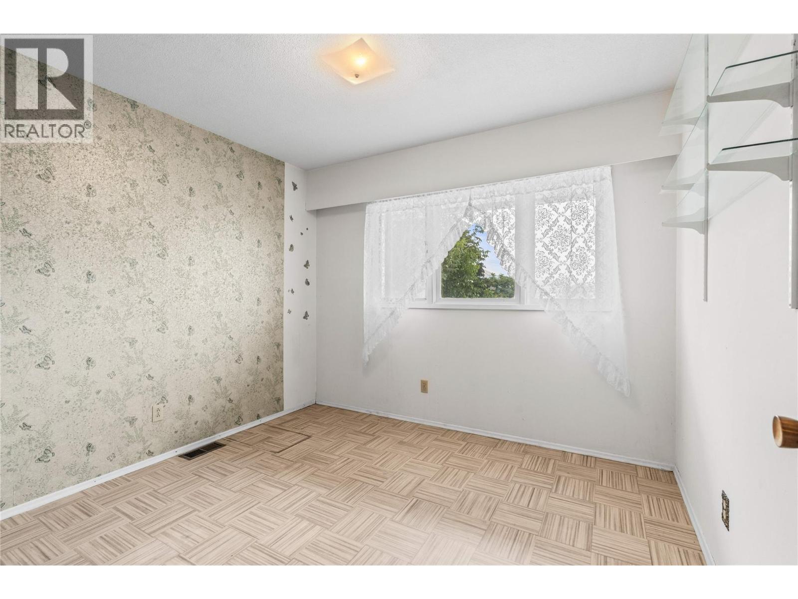 2203 23 Avenue - 55