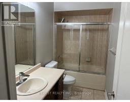 18 Village Lake Crescent, Brampton, ON L6S6K2 Photo 11