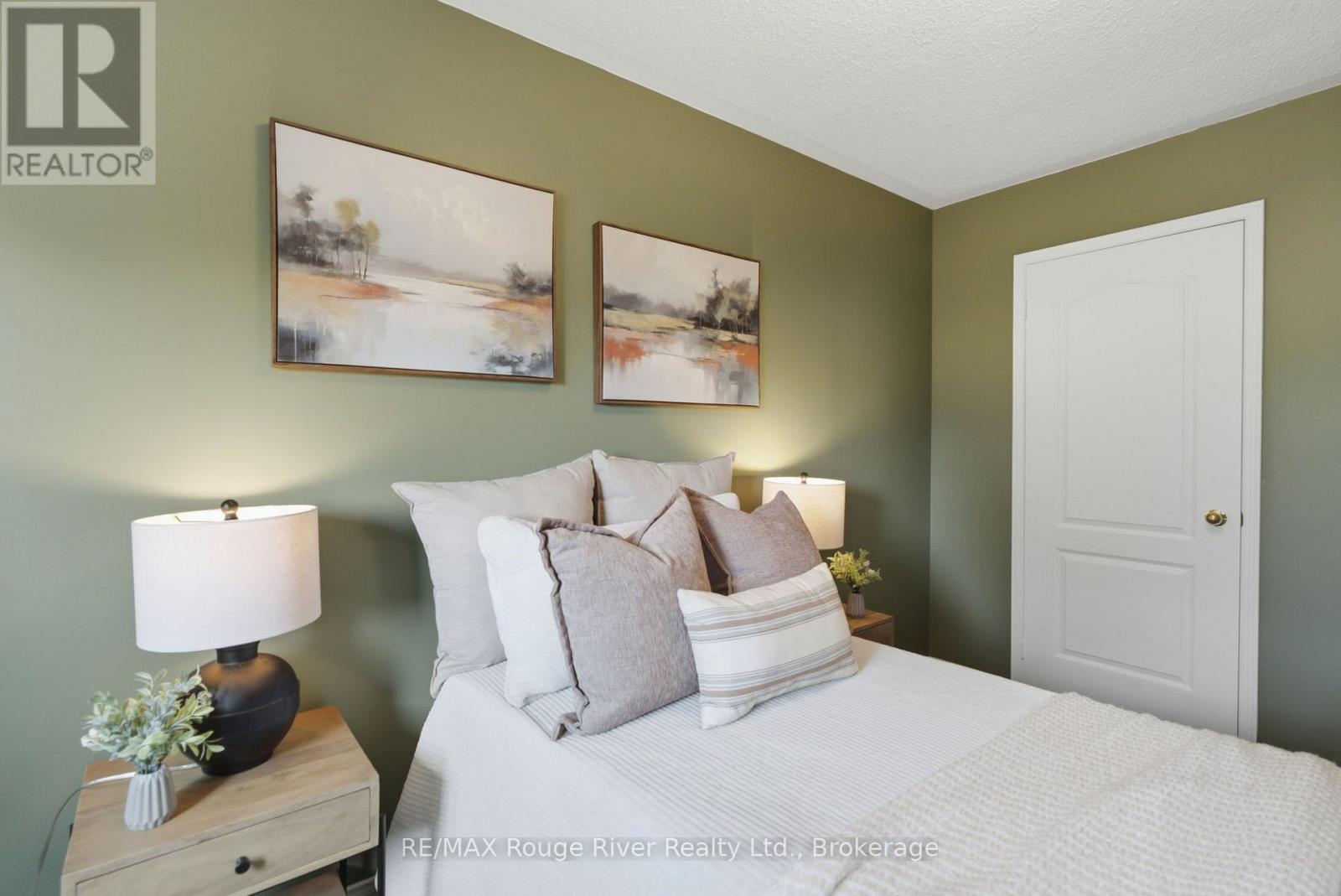 16 PLANTATION COURT - 24