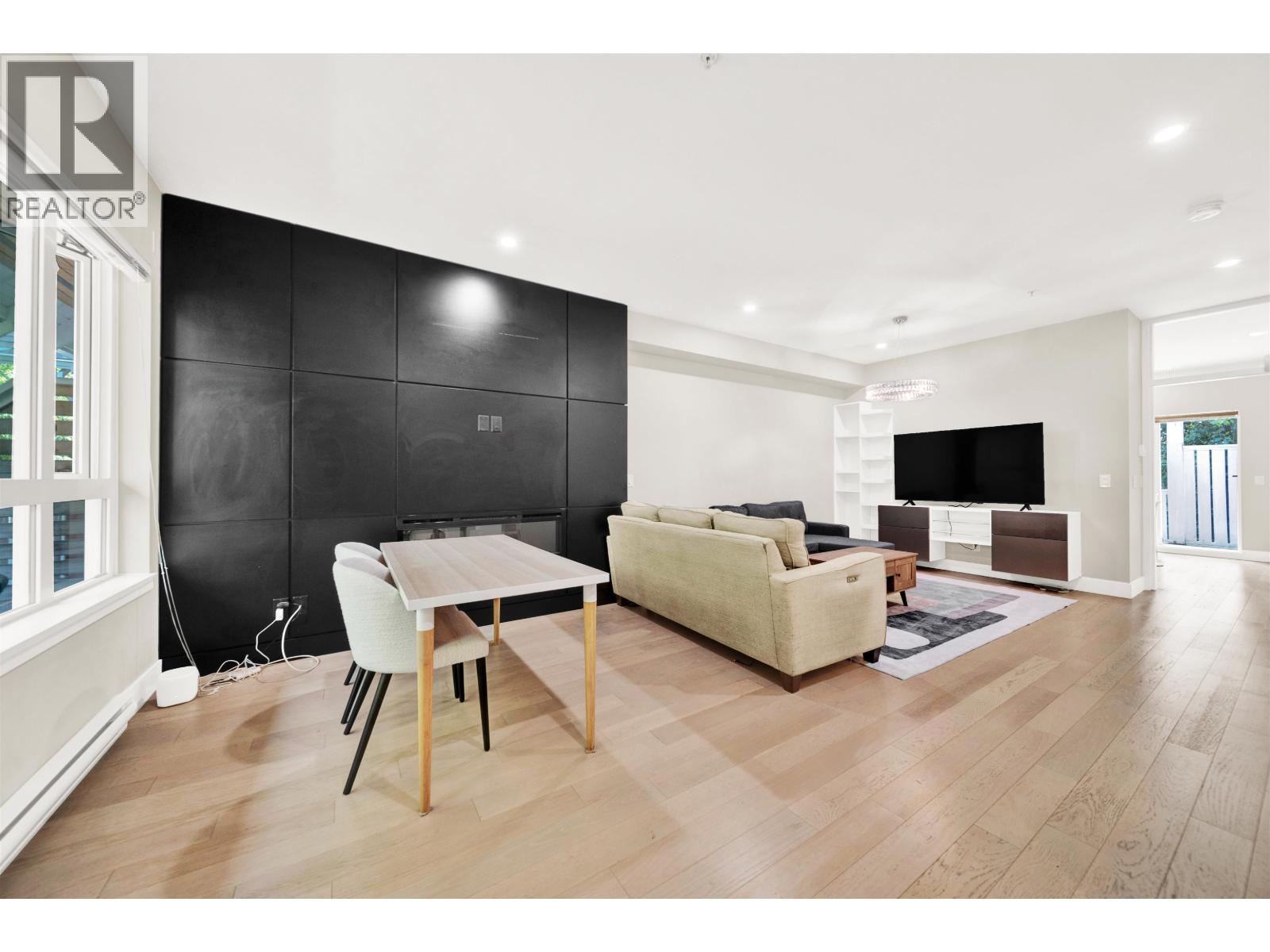 4 218 CAMATA STREET, New Westminster