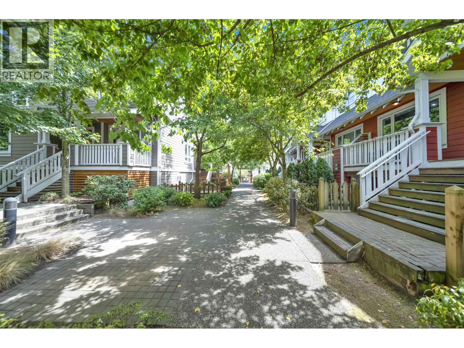 4 218 CAMATA STREET, New Westminster