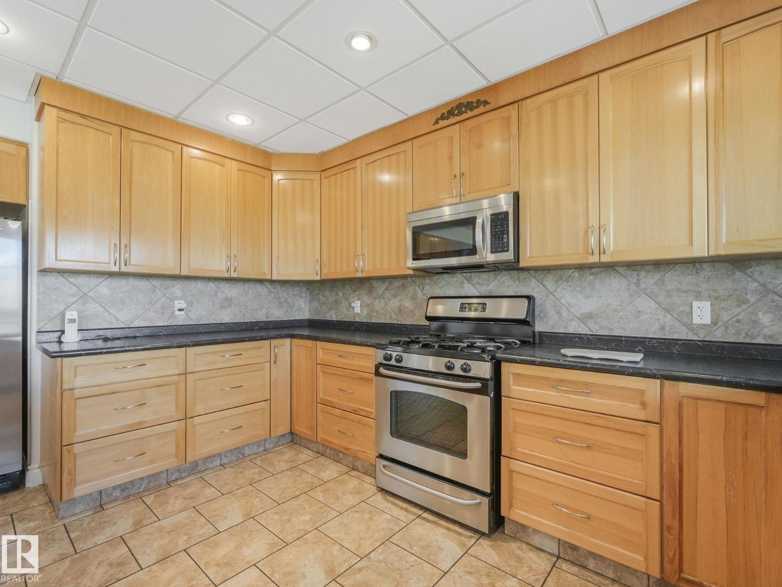 7504 161A Avenue NW - Photo 43