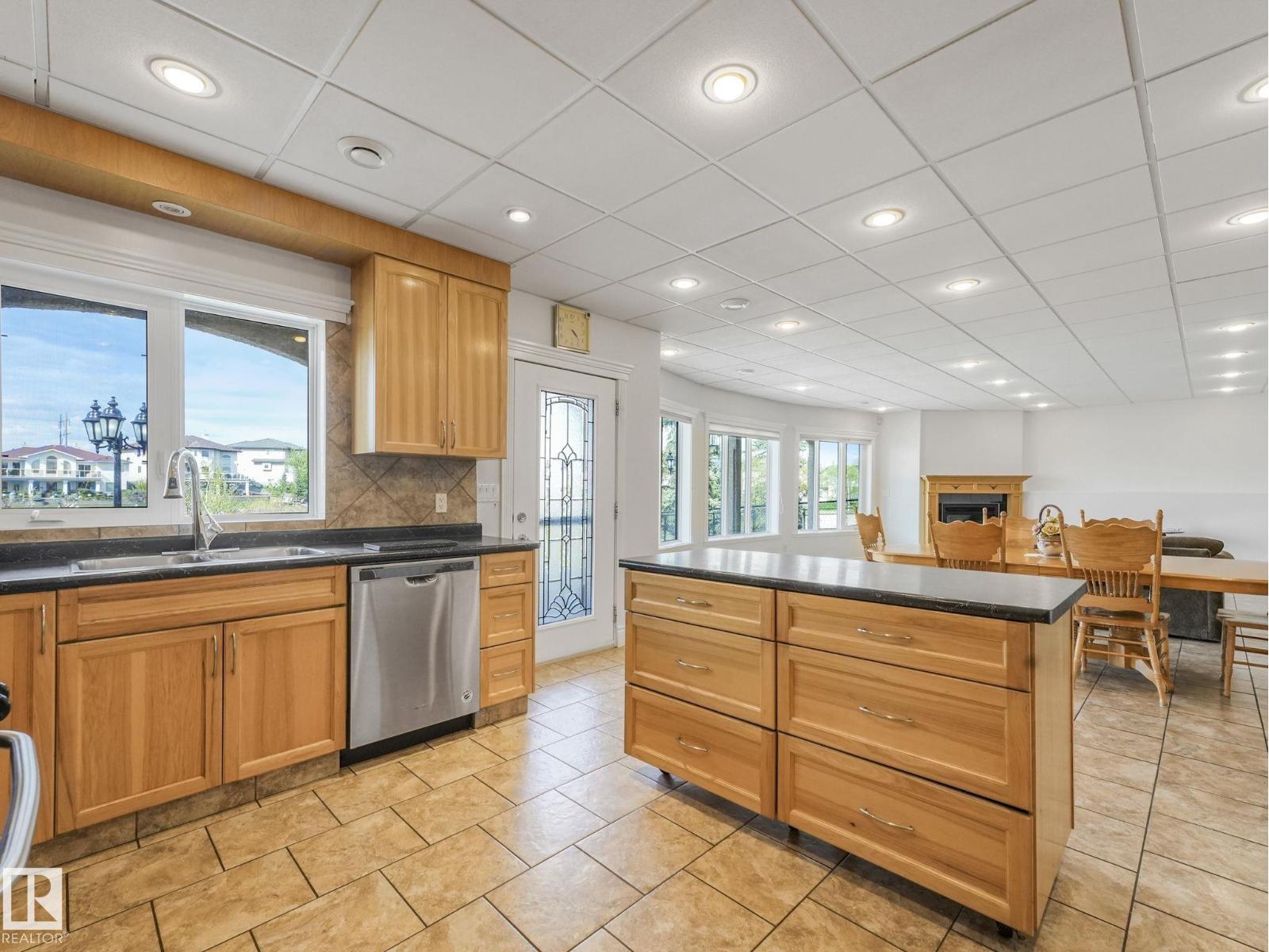 7504 161A Avenue NW - Photo 46
