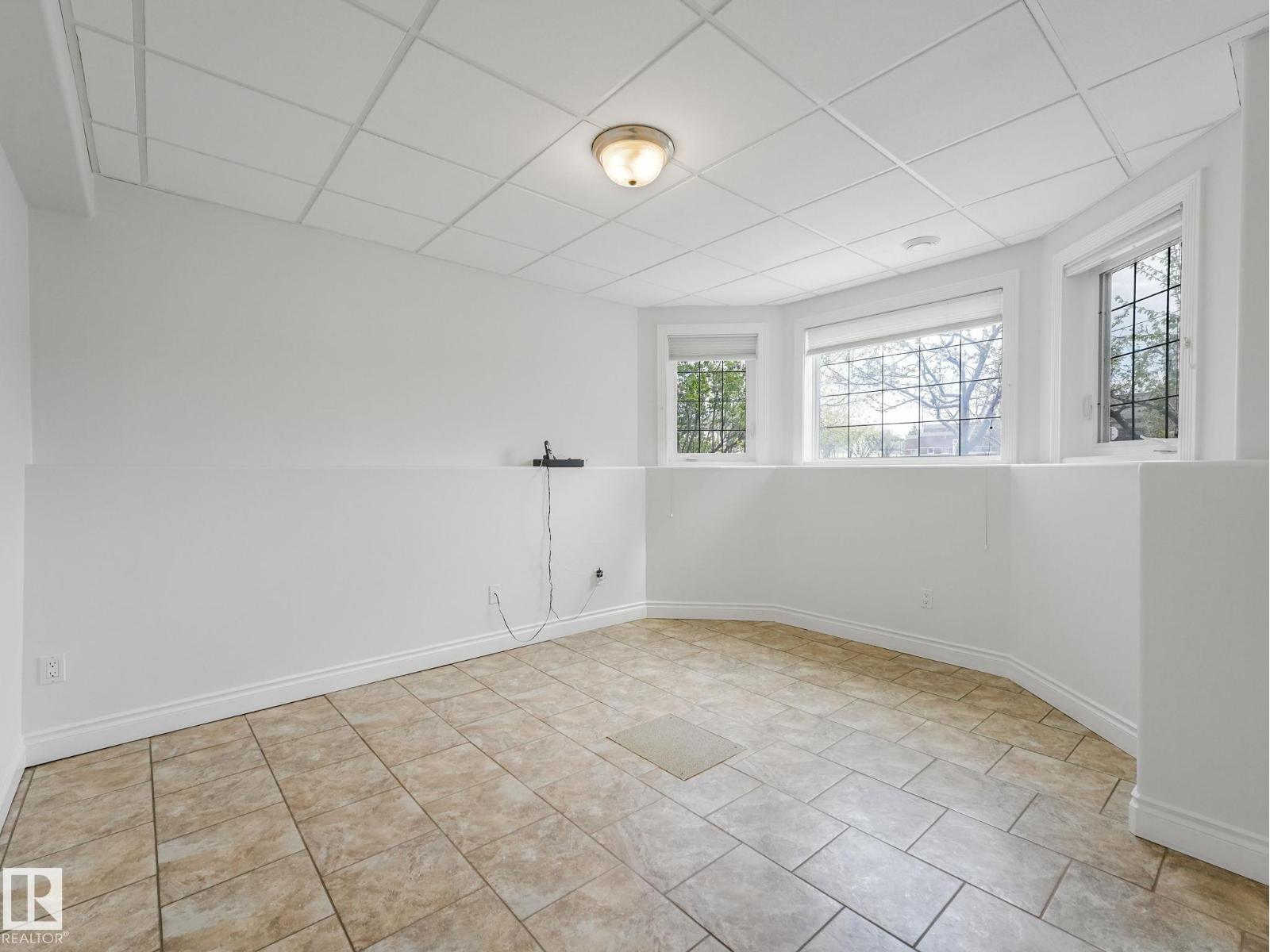 7504 161A Avenue NW - Photo 48