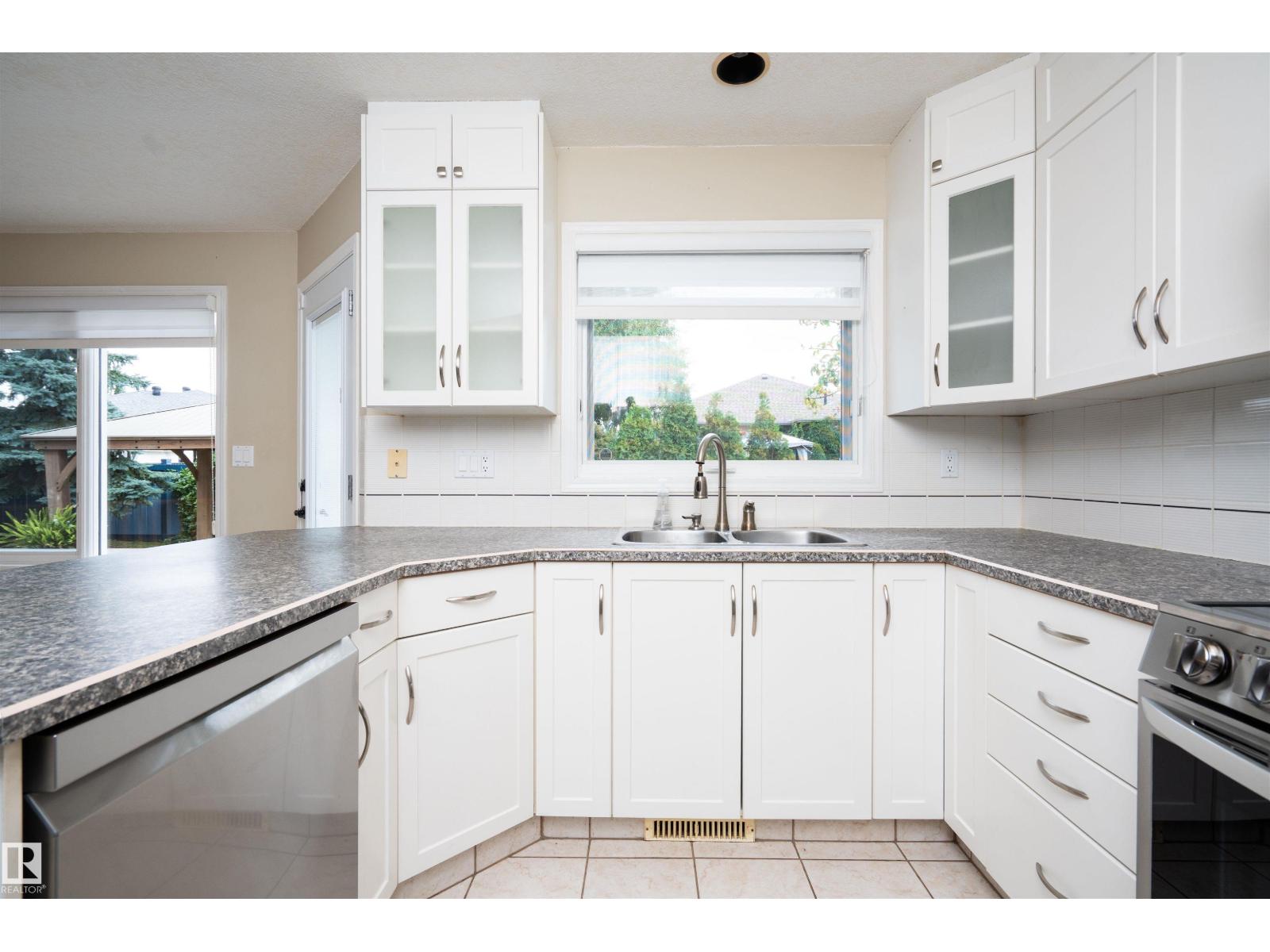 3811 44 Street NW - Photo 16