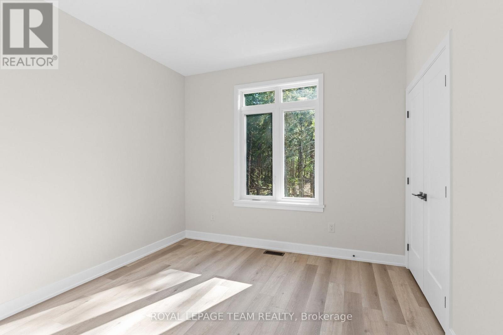 101 ALCOCK DRIVE - 20
