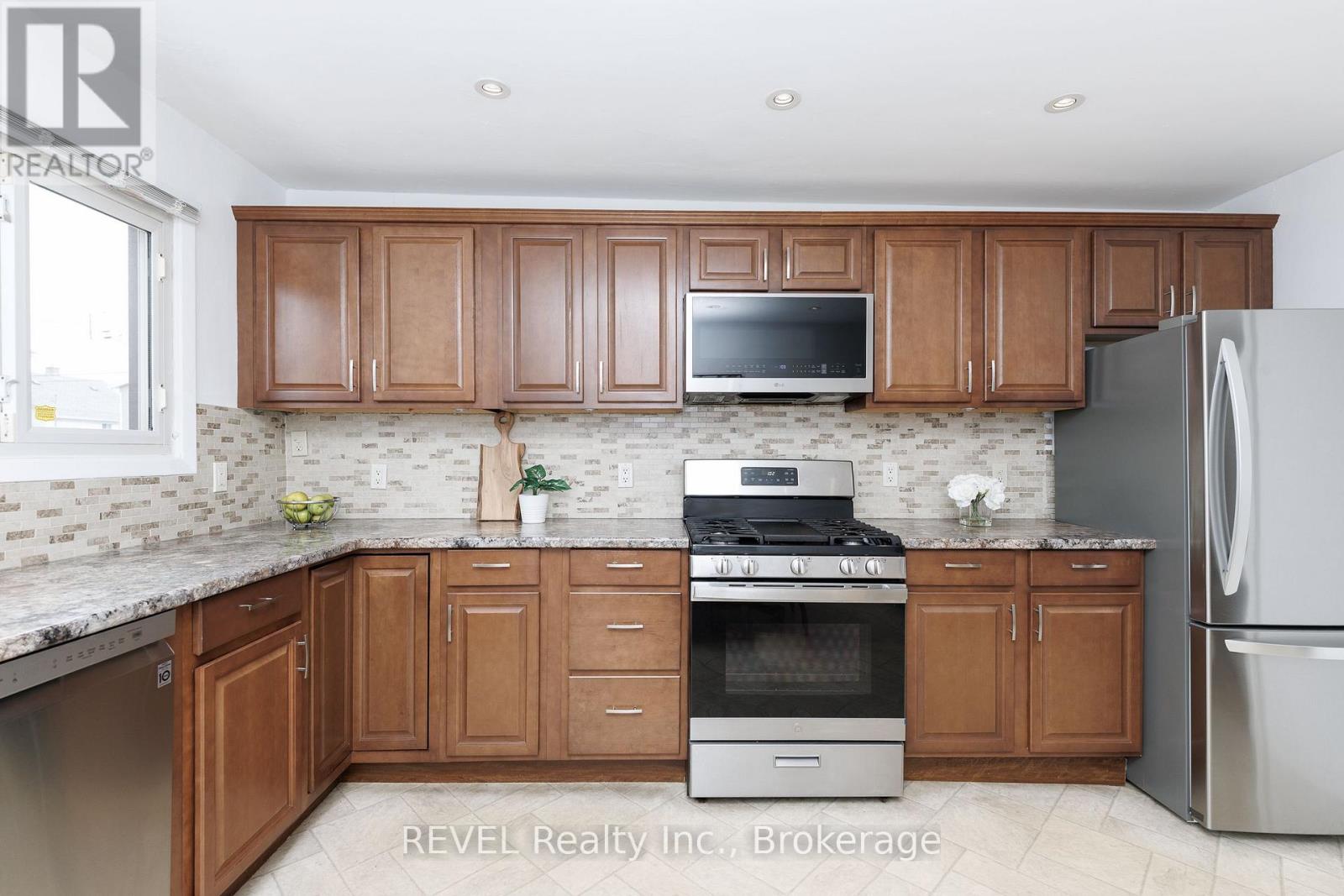 66 SEMLEY AVENUE - 16