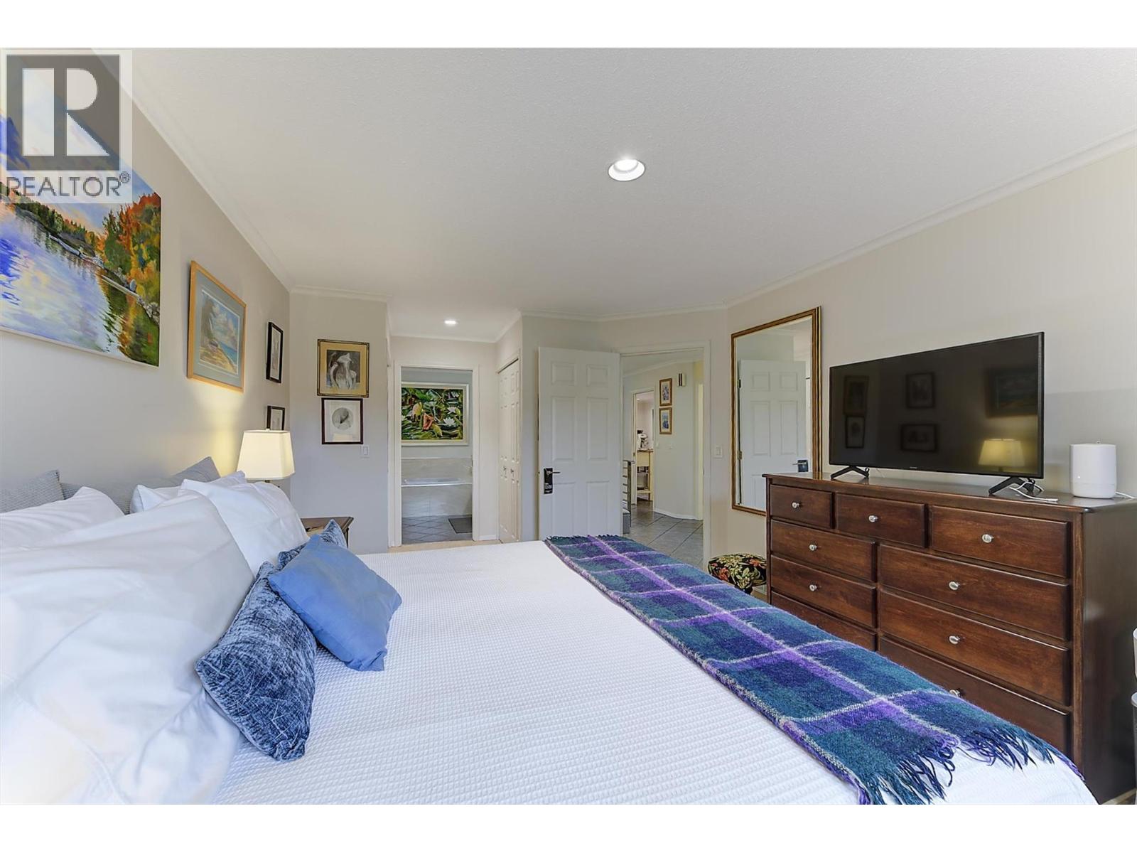 #83 2200 GORDON Drive - Image 24