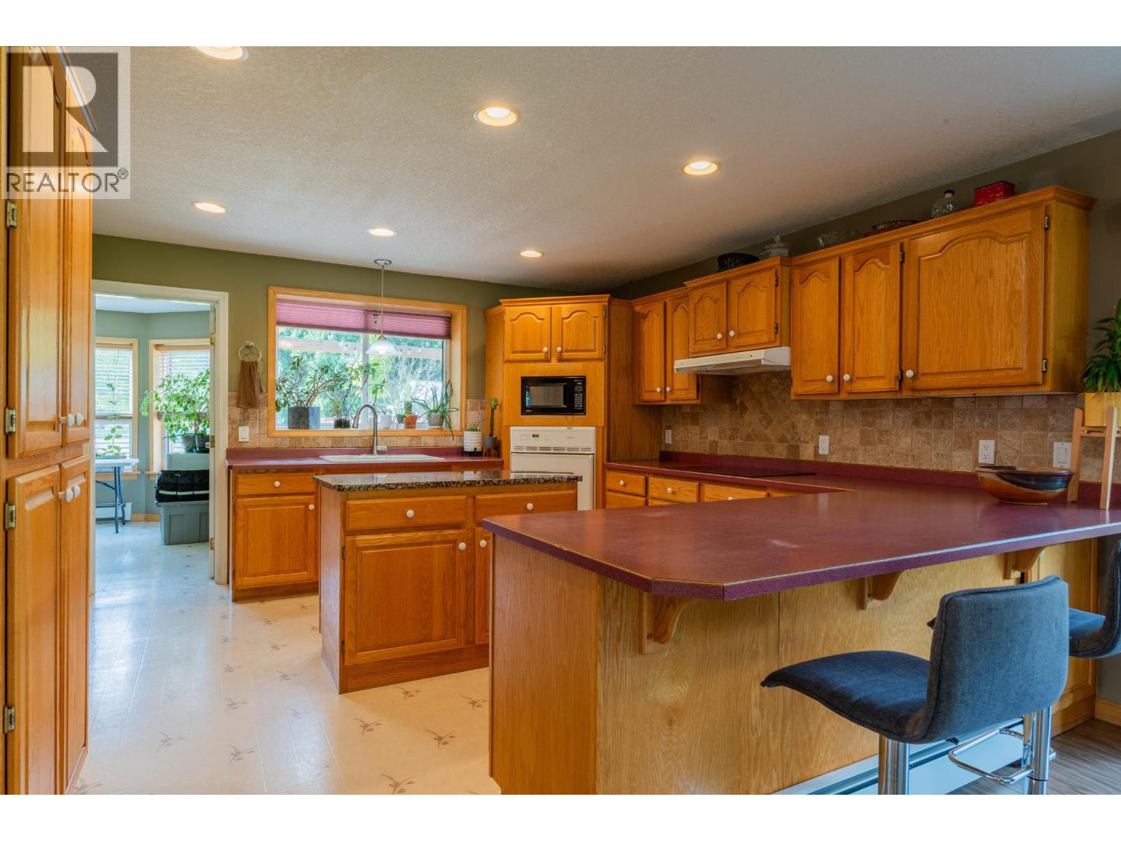3452 CEMETERY Road, Krestova