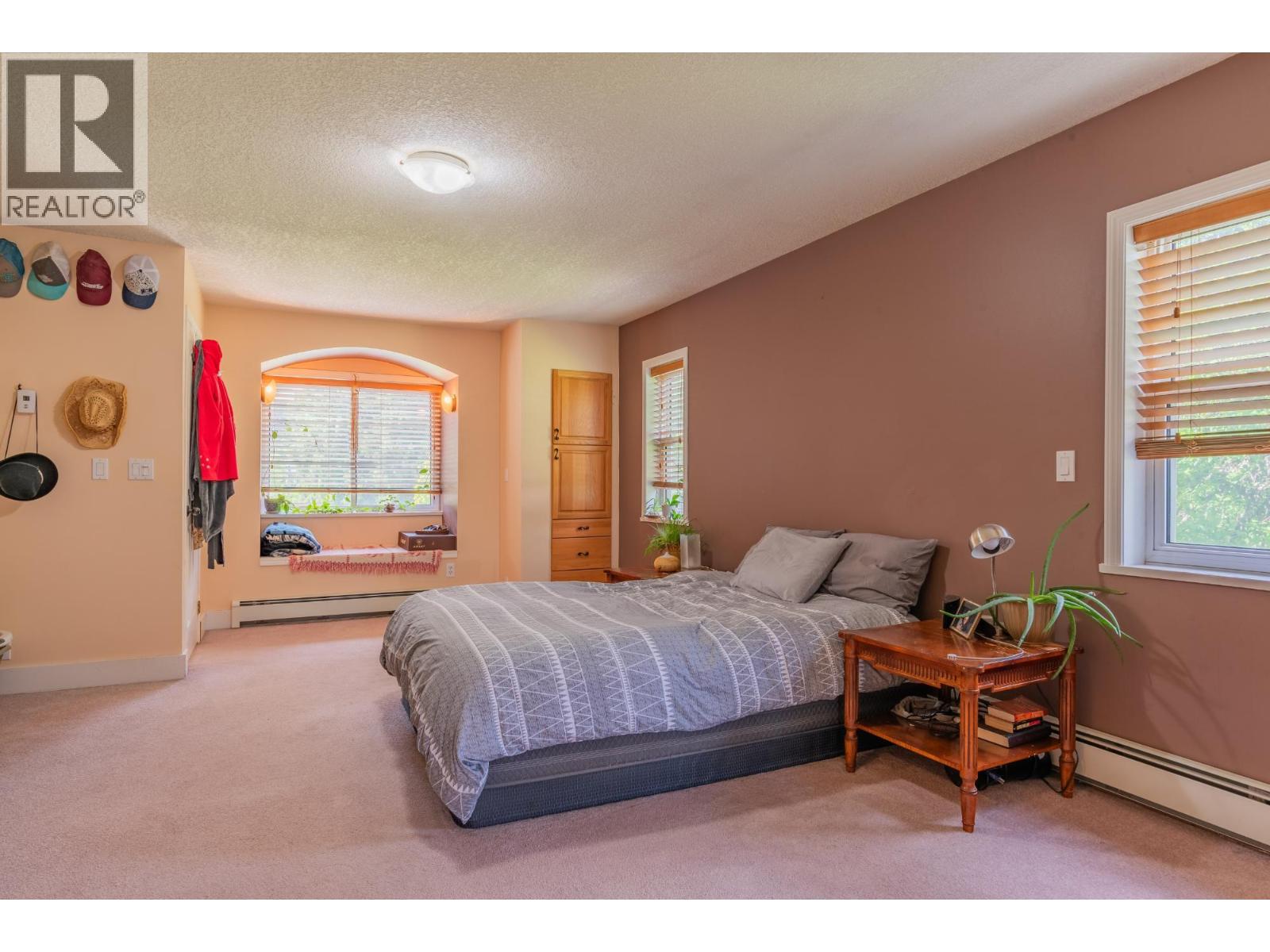 3452 CEMETERY Road, Krestova