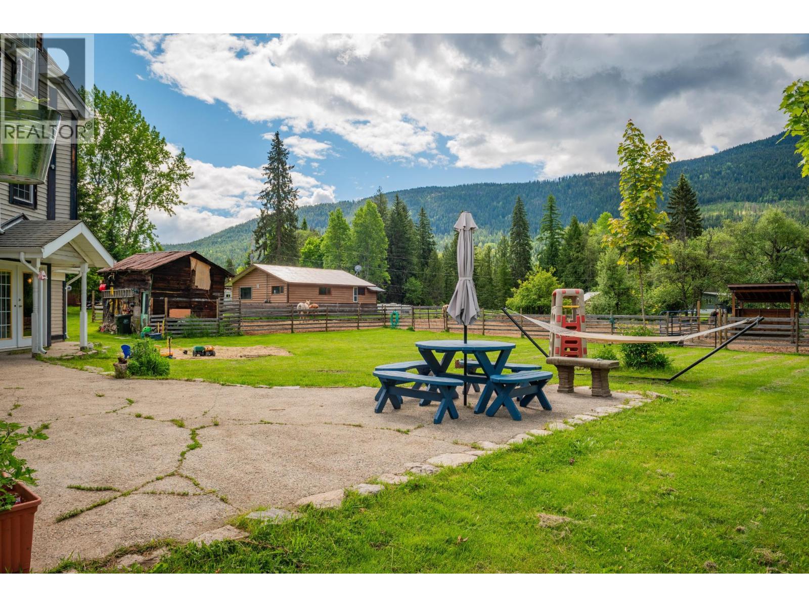 3452 CEMETERY Road, Krestova