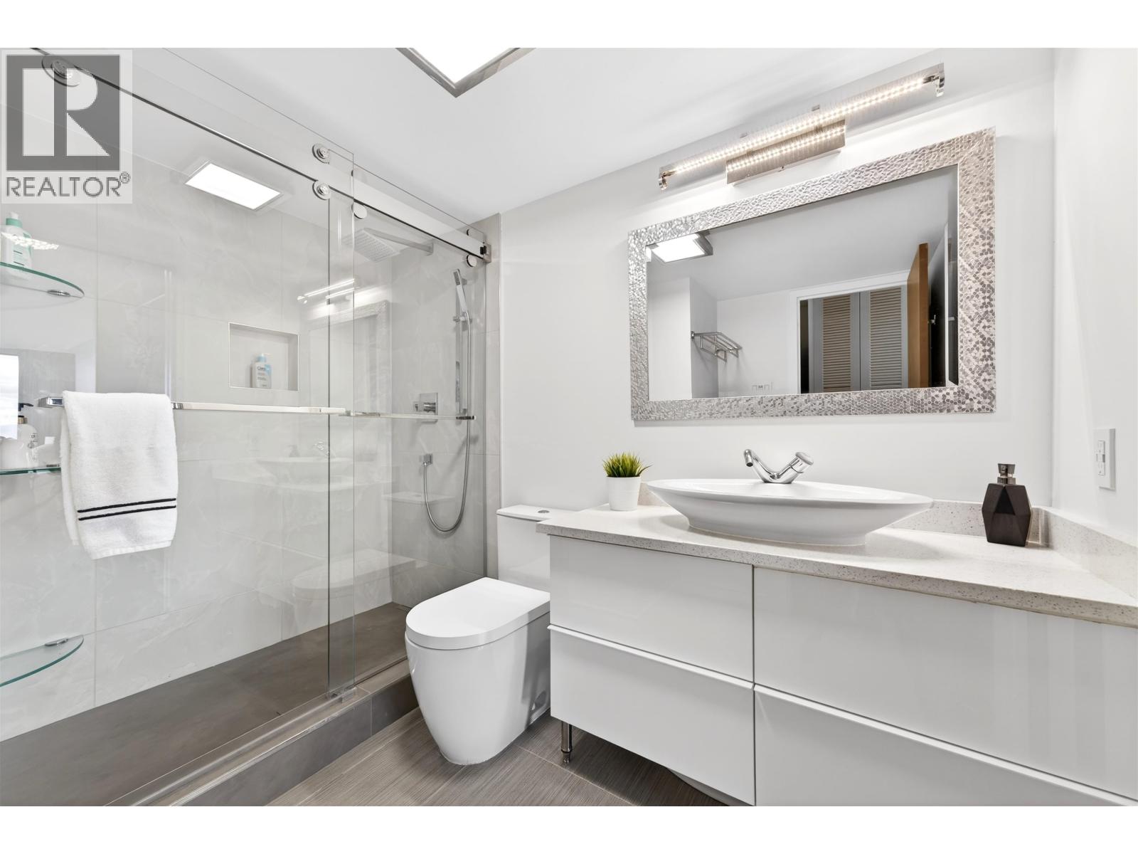 1903 6540 BURLINGTON AVENUE, Burnaby