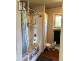 1014 Ben Lake Road East Road, Gravenhurst, ON P1P1R3 Photo 9