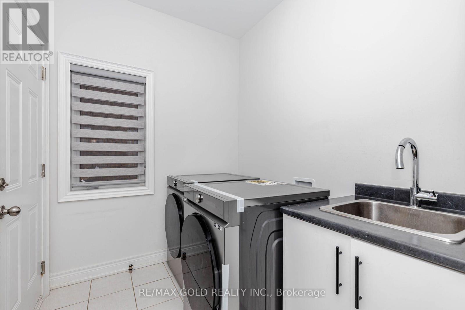33 TIGER CRESCENT - 21
