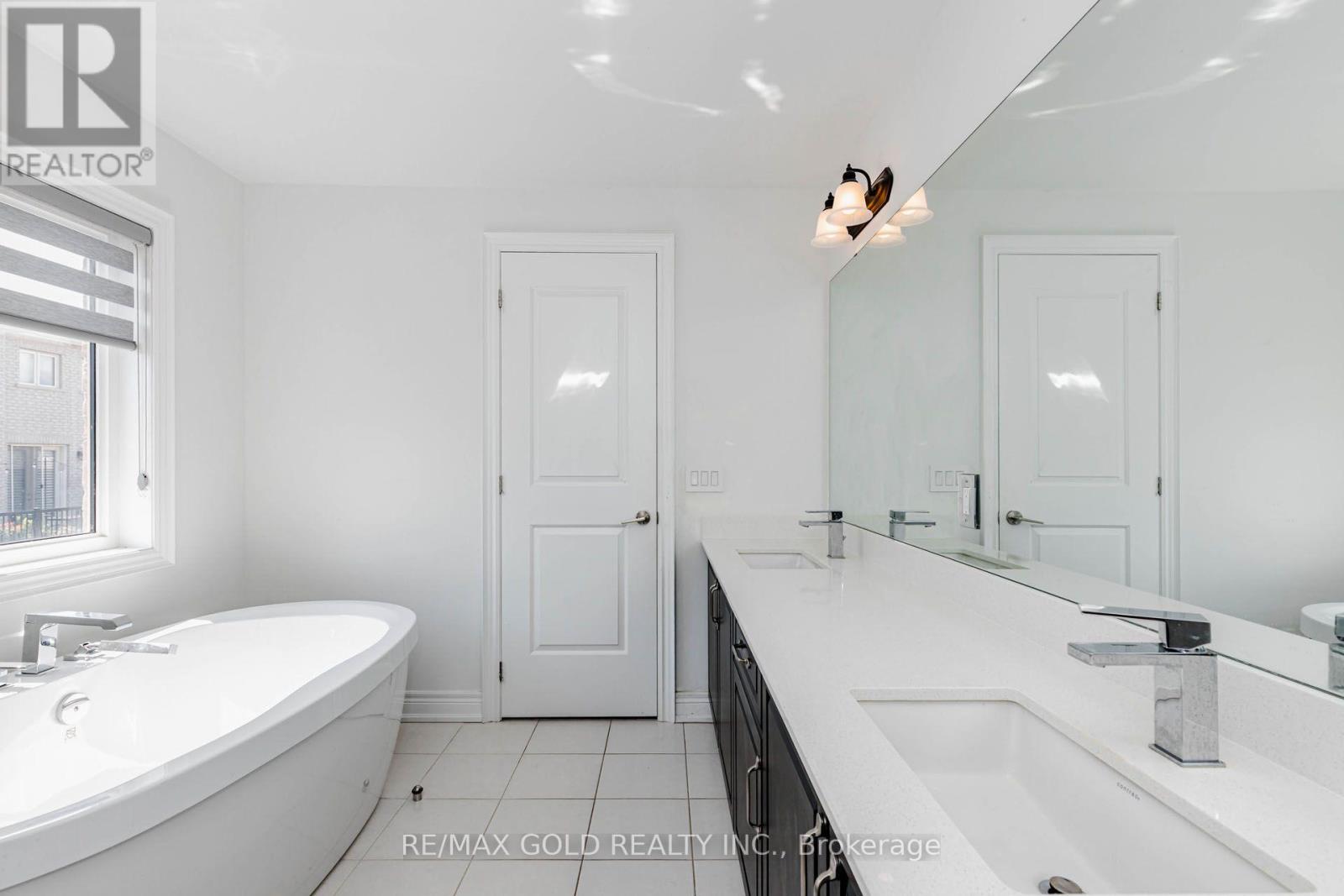 33 TIGER CRESCENT - Image 29