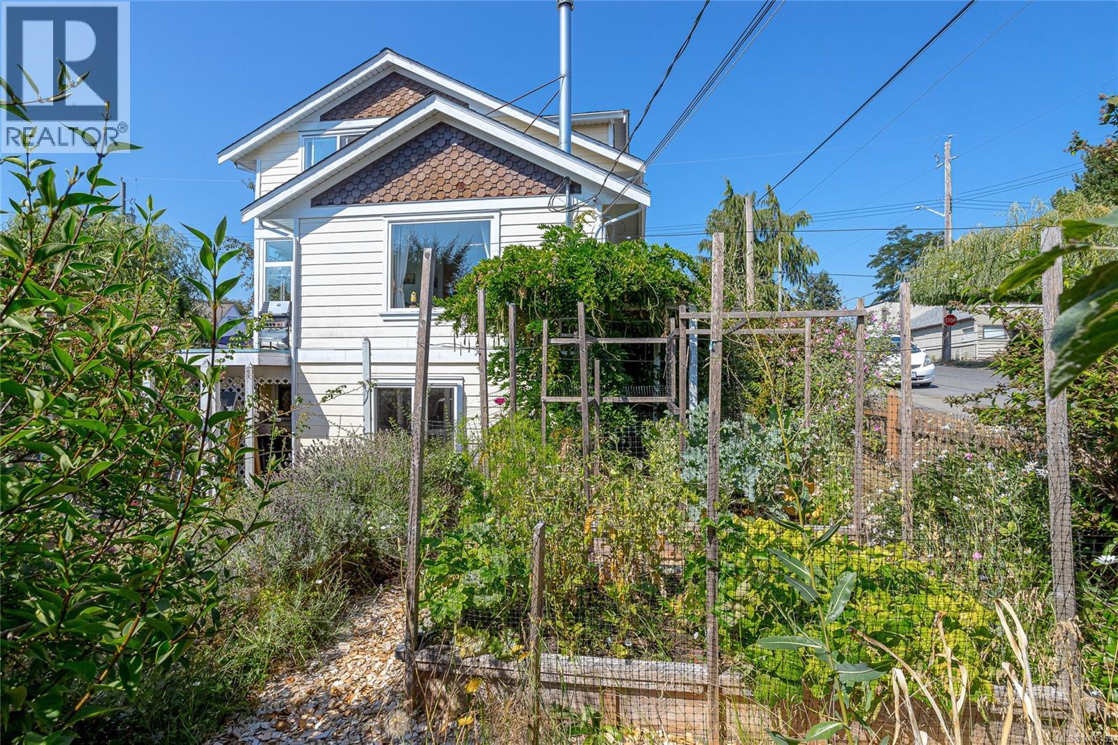 2920 Pine St - Image 63