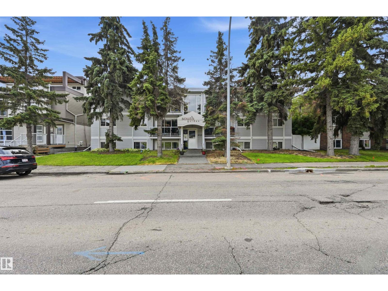 #201 9725 82 AV NW - 25