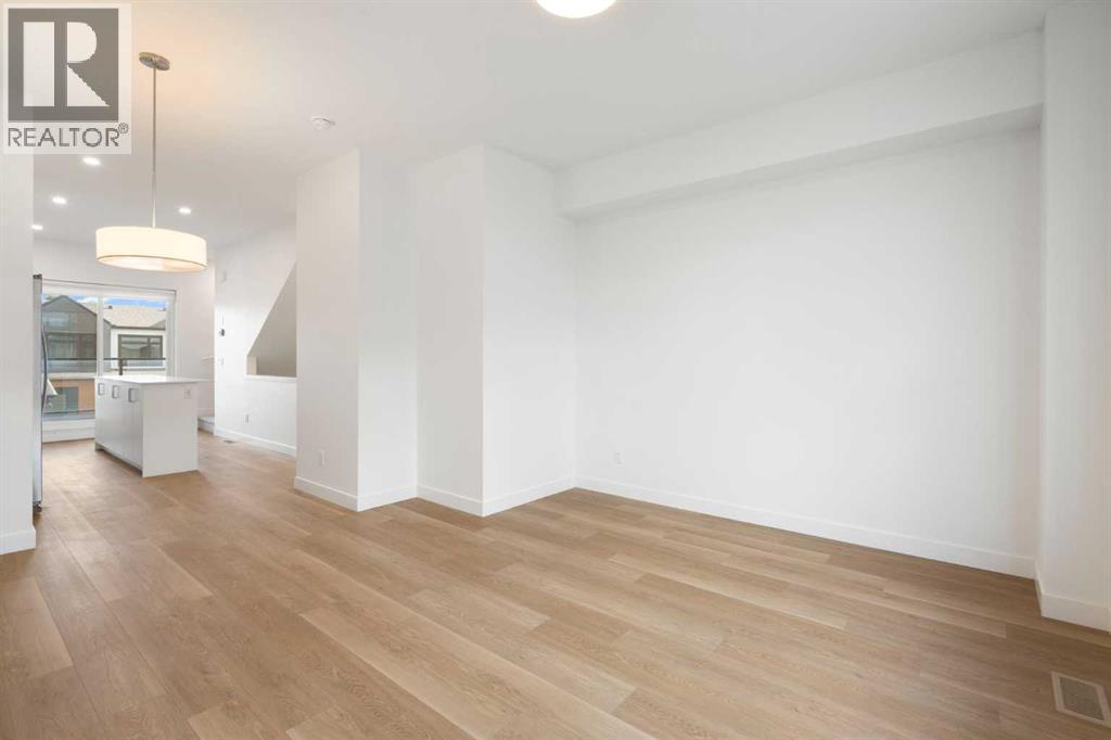 8528 21 Avenue SE - 12