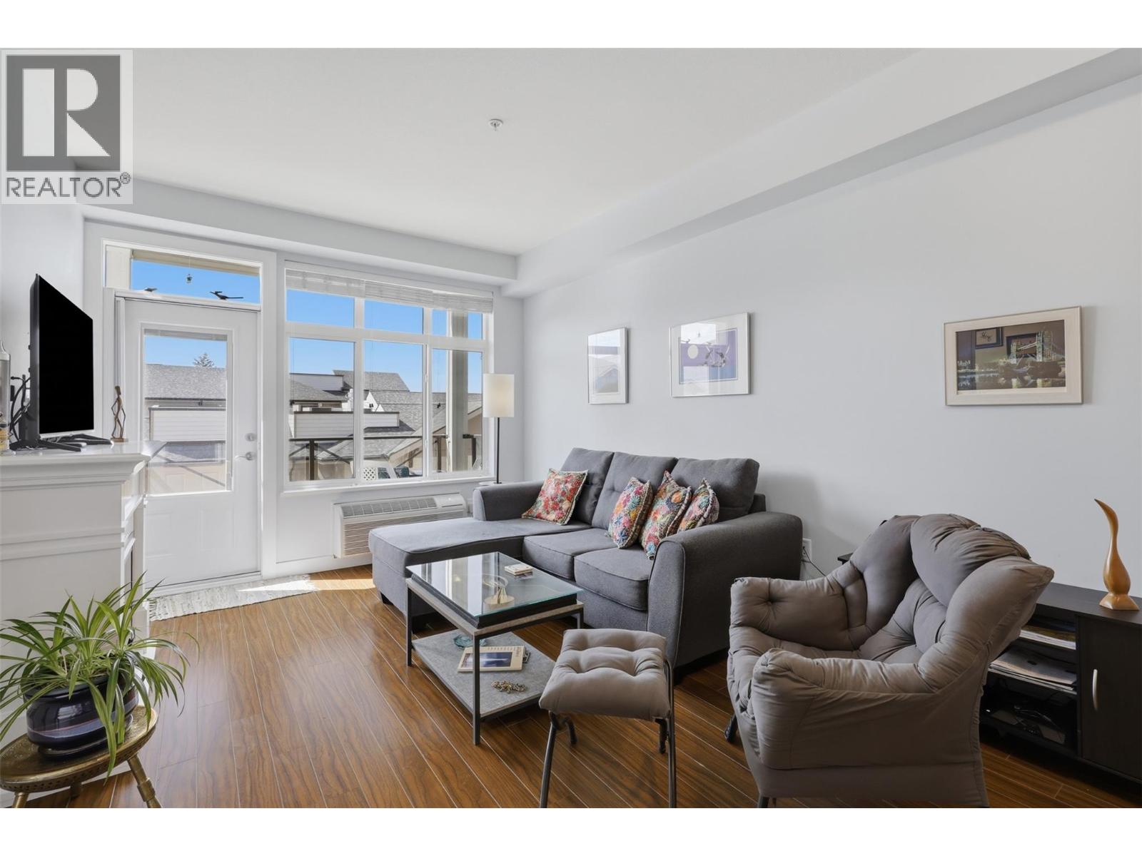 #300 760 MAYFAIR Street - 10