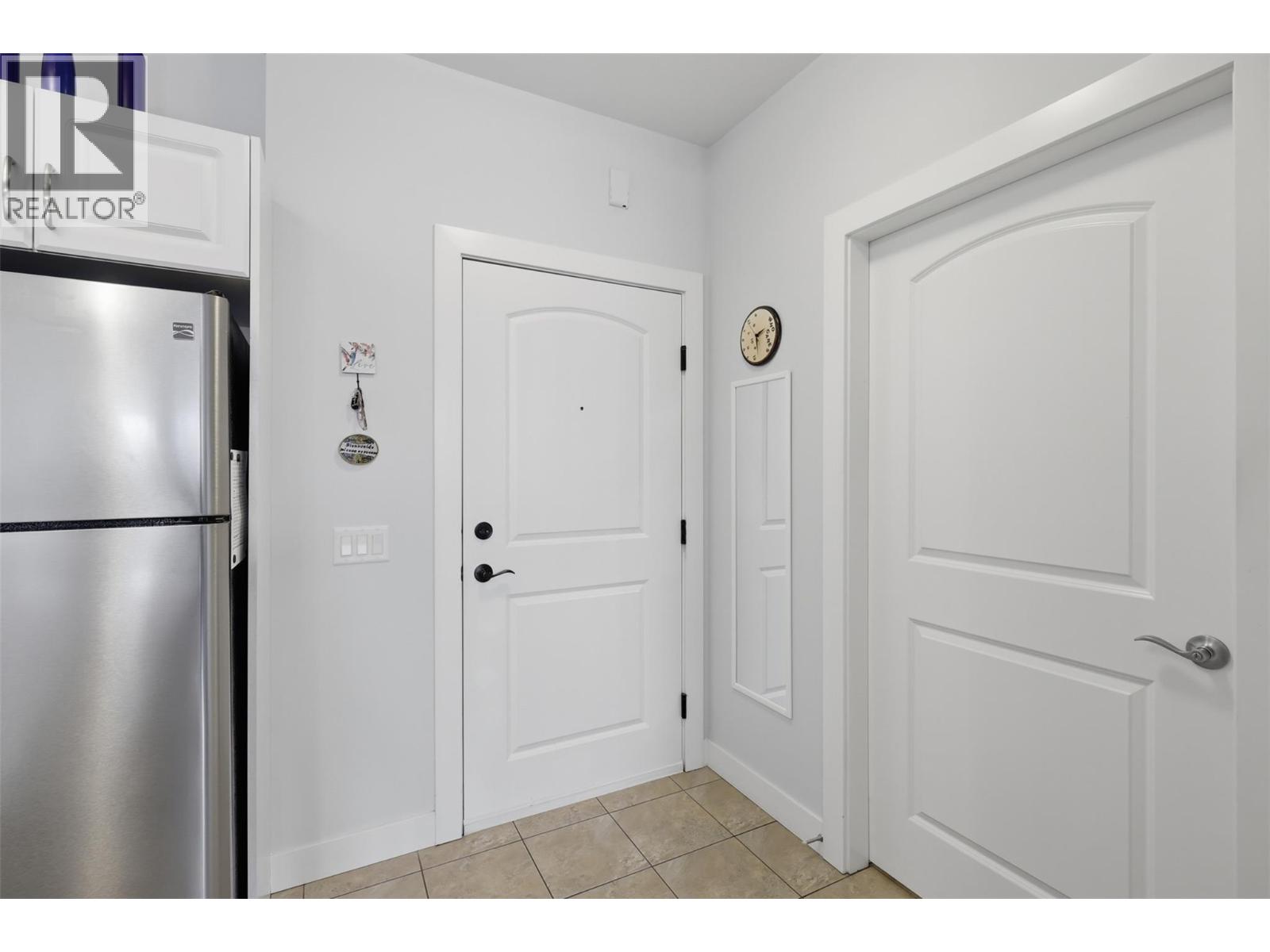 #300 760 MAYFAIR Street - 4