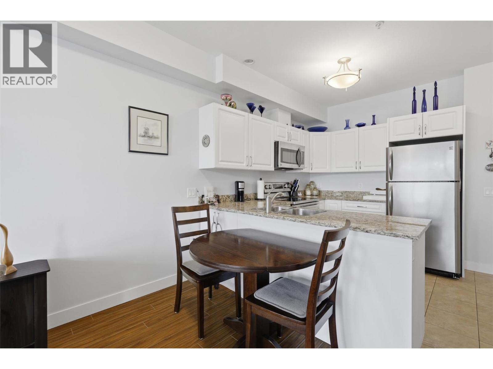 #300 760 MAYFAIR Street - 9