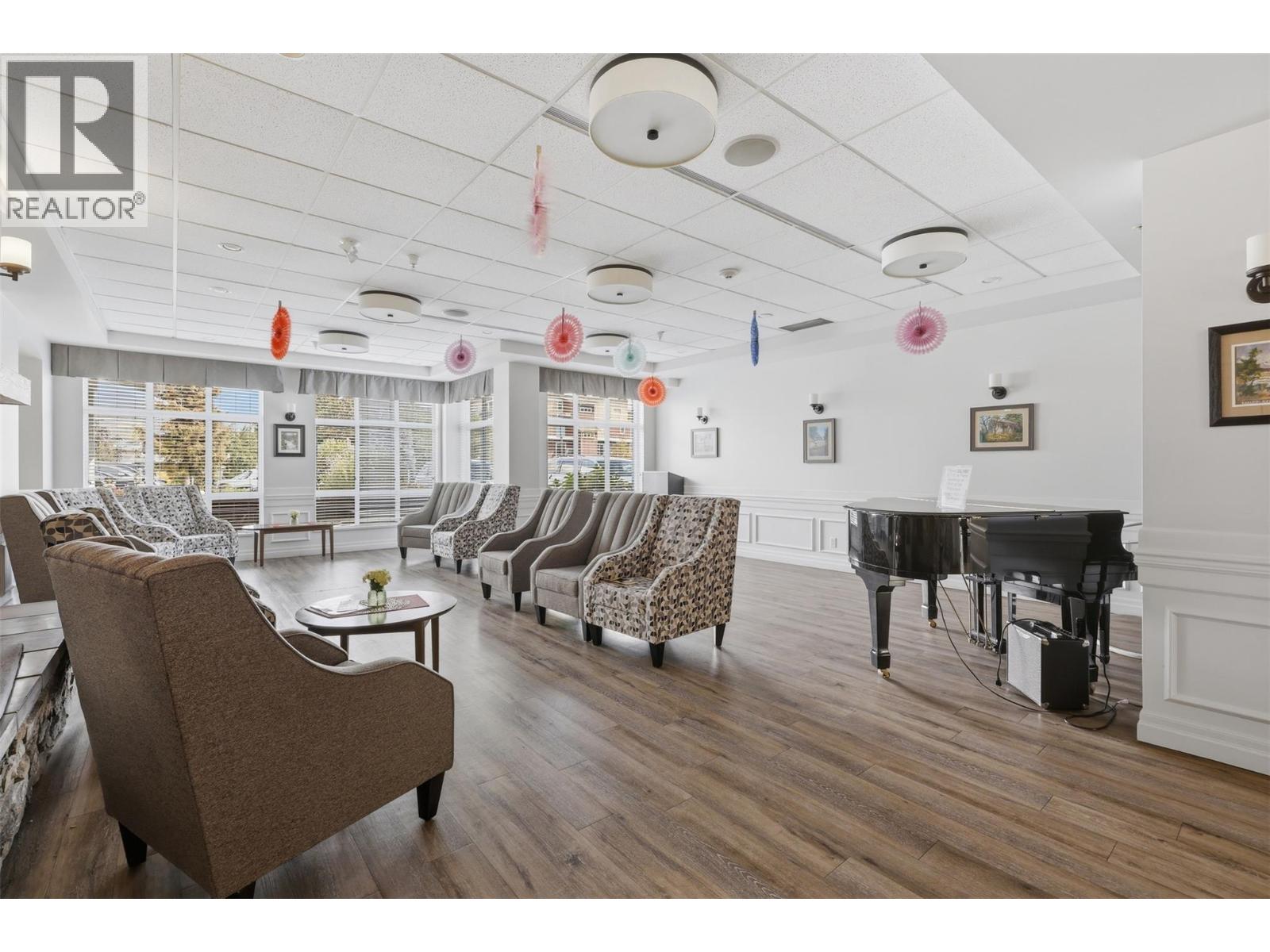 #300 760 MAYFAIR Street - 35