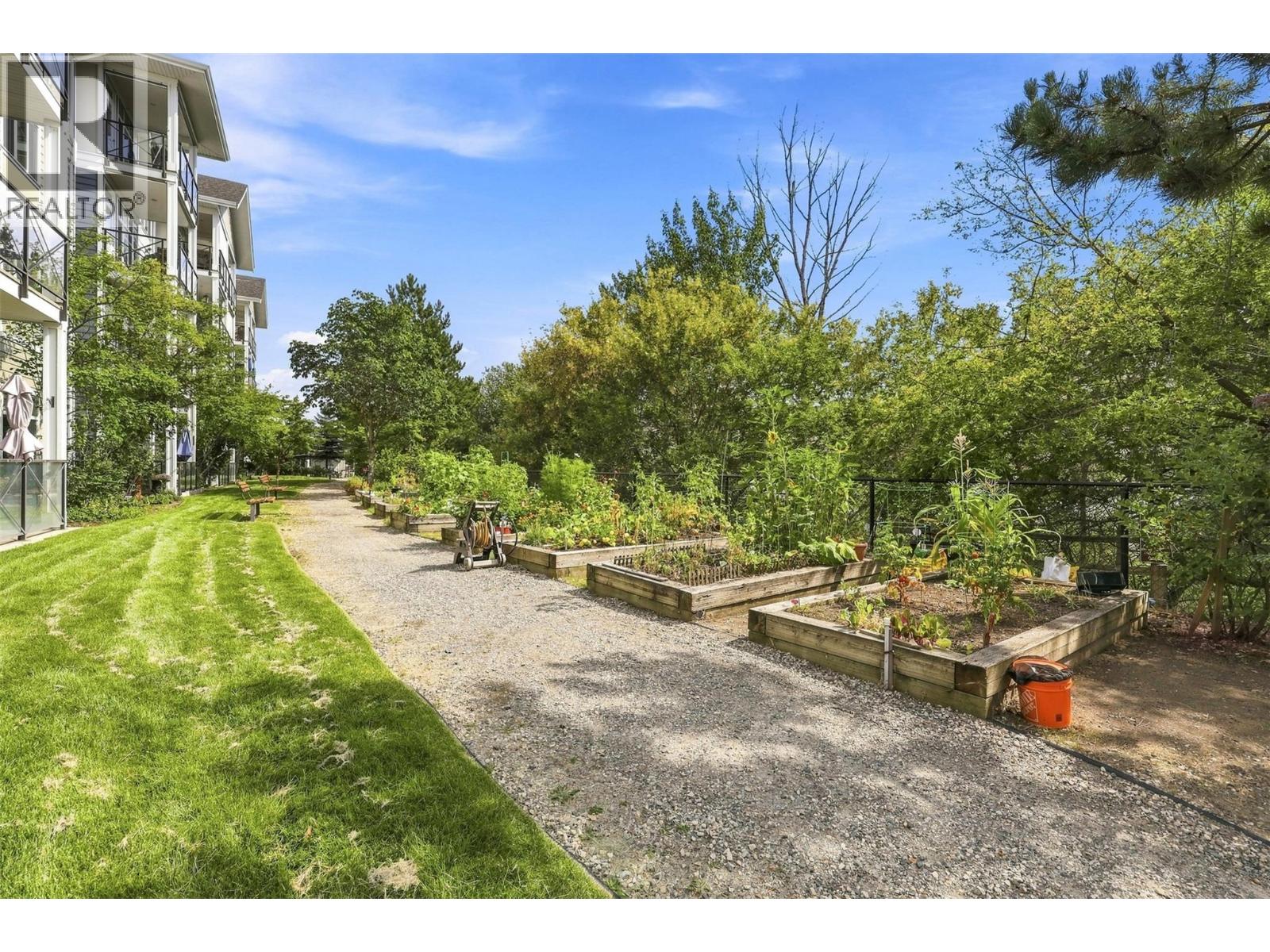 #300 760 MAYFAIR Street - 38